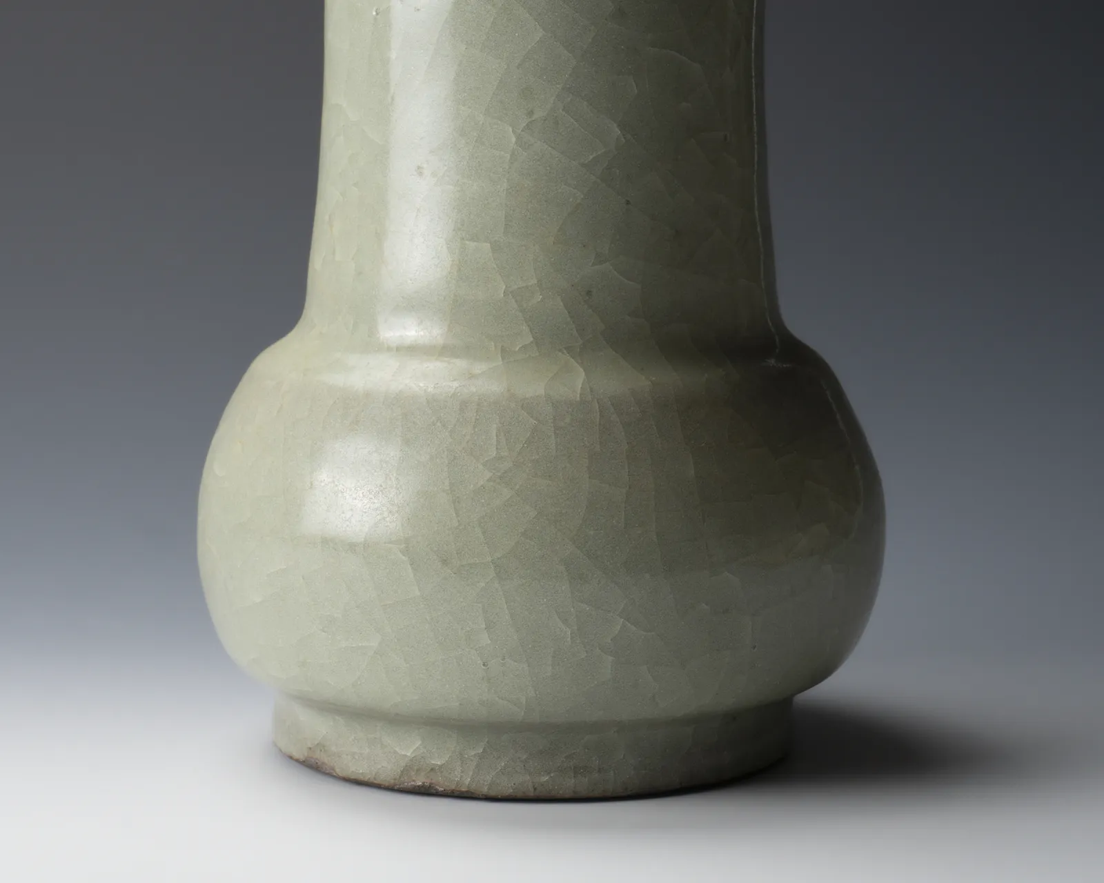 Shimizu Uichi 清水 卯一, Celadon flower vase in Moegi green