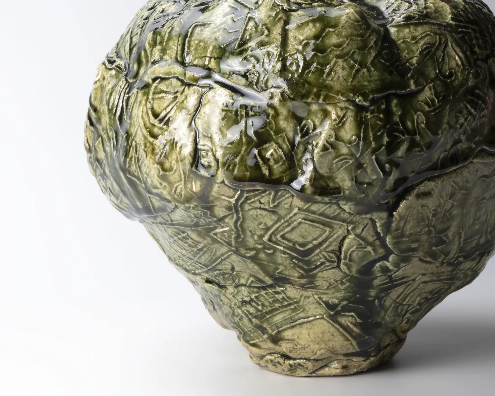 Suzuki Goro 鈴木五郎, Oribe Jar with engraved designs