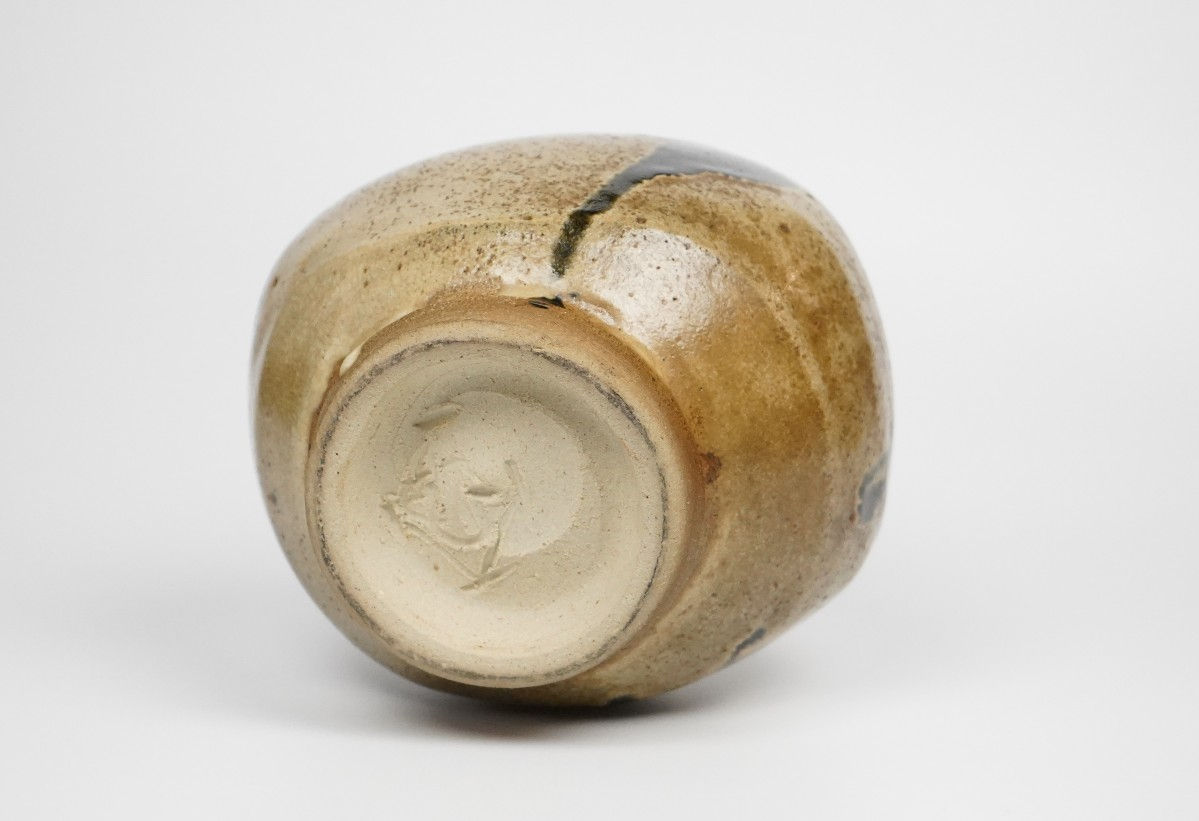 Murata Gen 村田 元, Jar, Black Slip Over Rice Husk Glaze 糠釉黒文扁壺