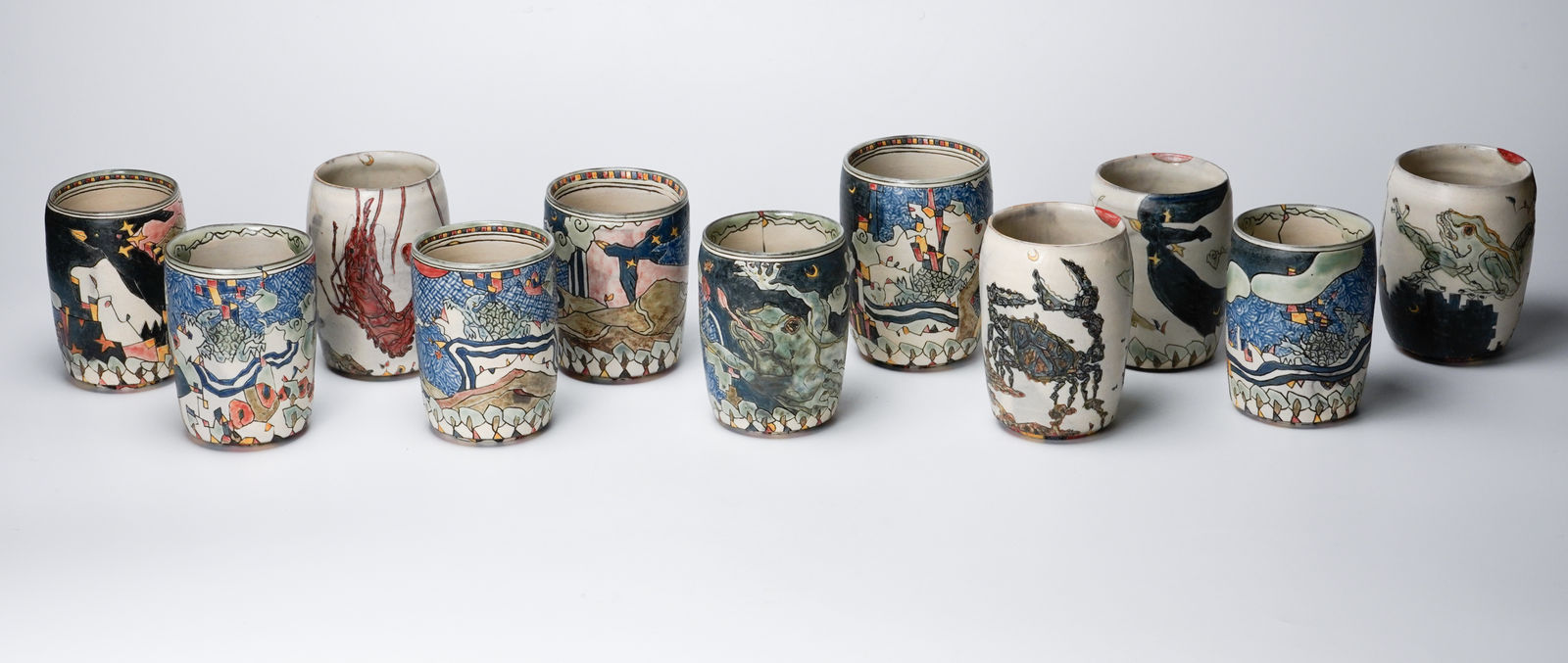 KOMAGO Tetsutarou 小孫哲太郎, No.31 Polychrome Yunomi with Carved Crab Designs 線彫蟹紋湯呑, 2023