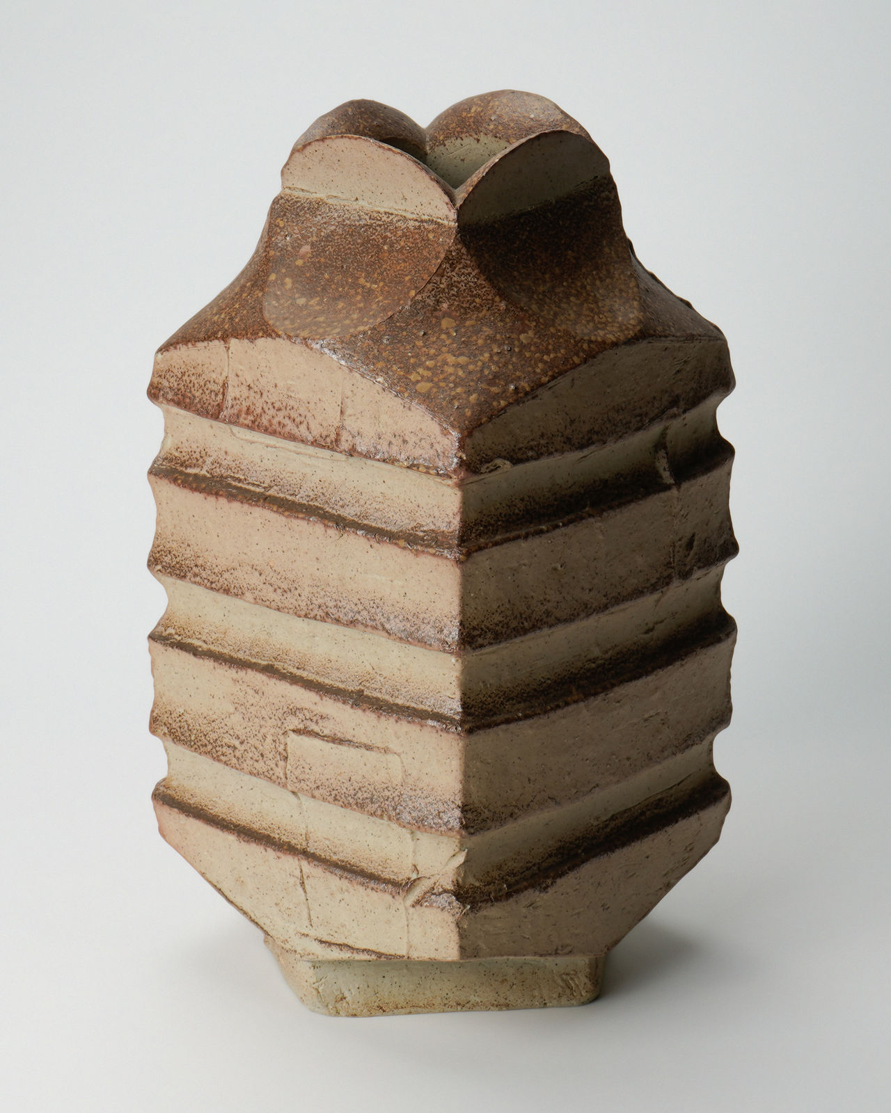 Mori Togaku 森 陶岳, Faceted Bizen jar, 1990
