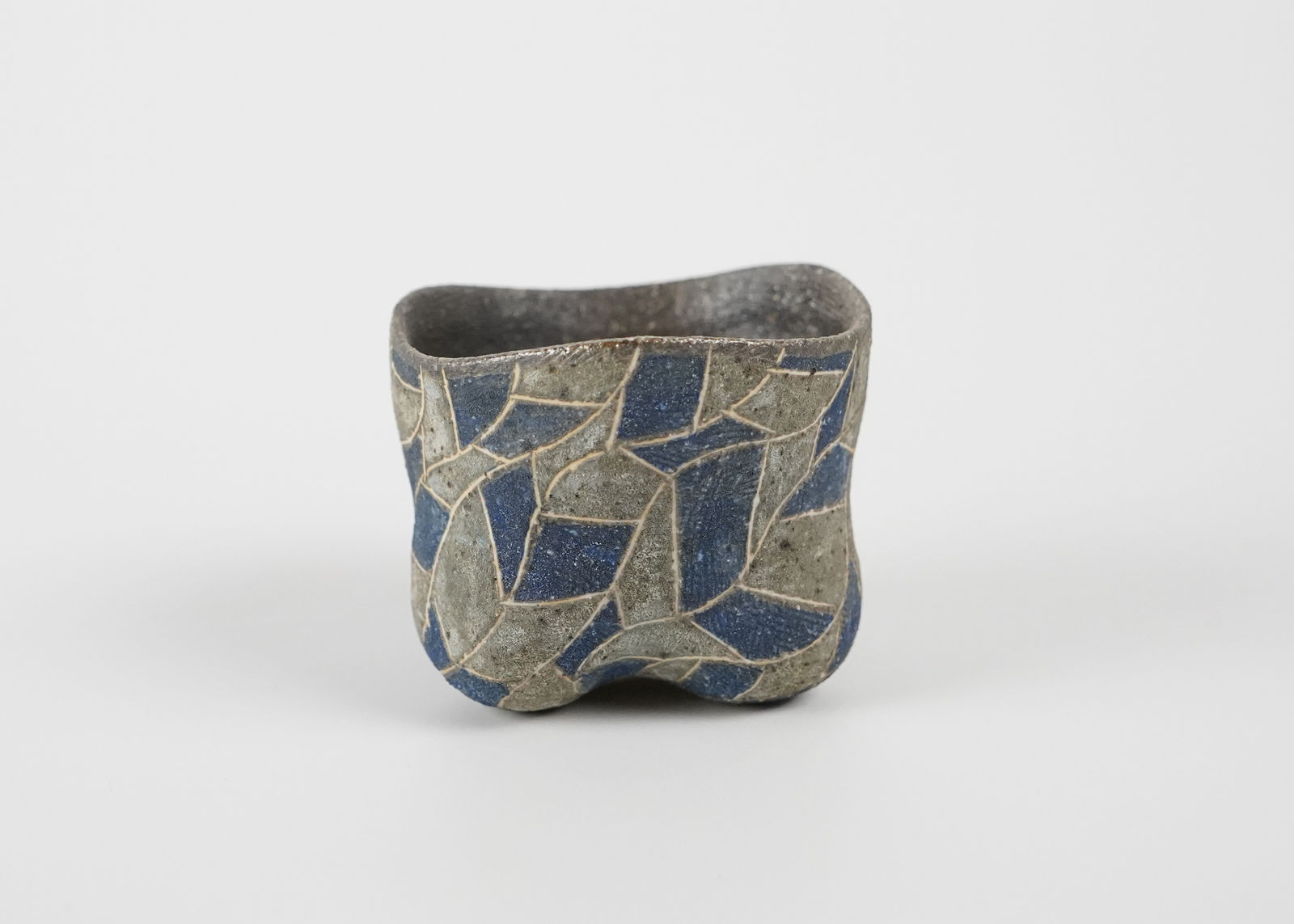 Takeuchi Shingo 竹内真吾, Inlaid Blue Guinomi, 2021