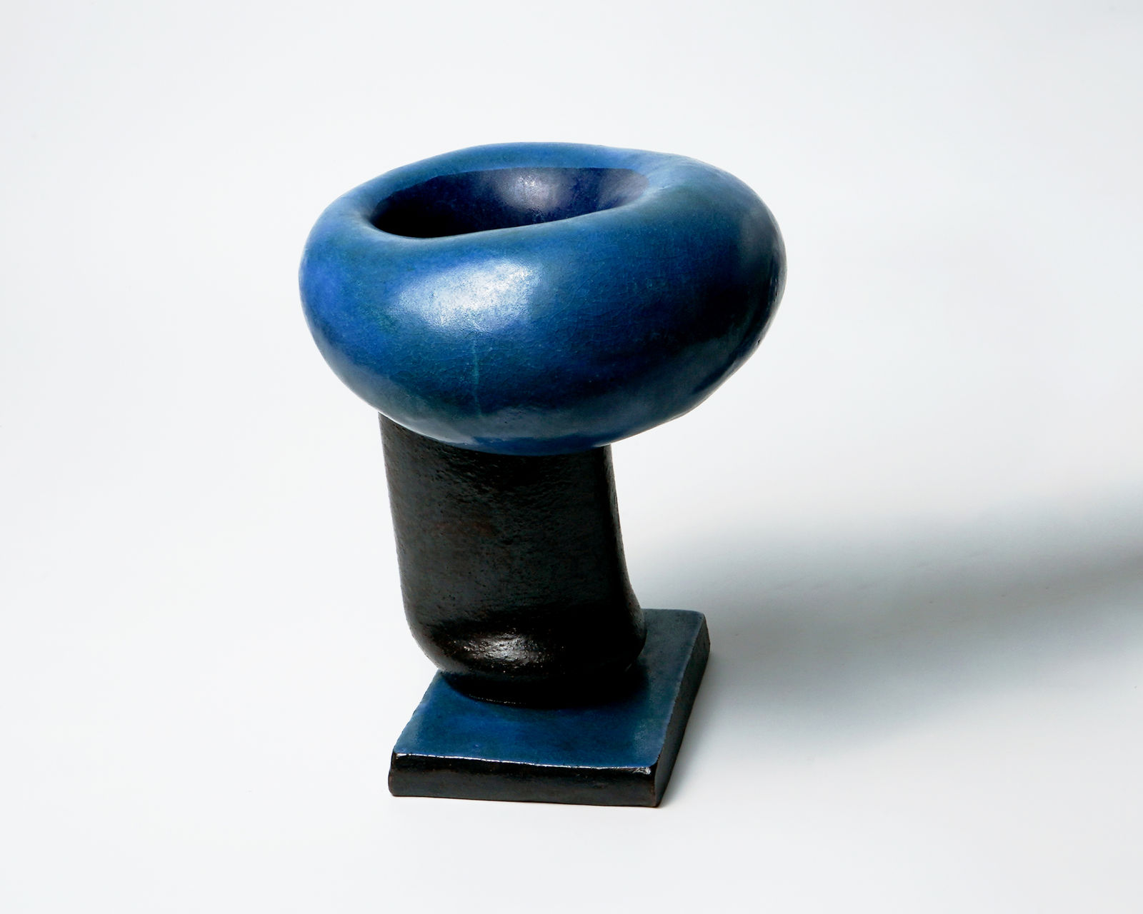 Yanagihara Mutsuo 柳原睦夫, Tubular flower vase with azure glaze 碧釉筒花入, 2014