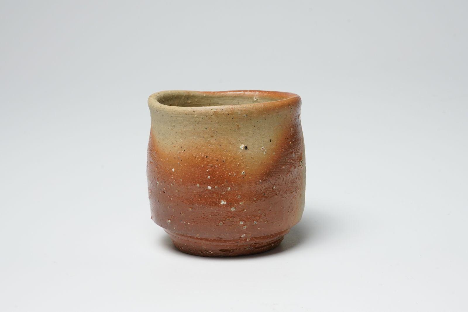 Kaneshige Makoto 金重愫, Bizen Sake Cup with Hidasuki Trails