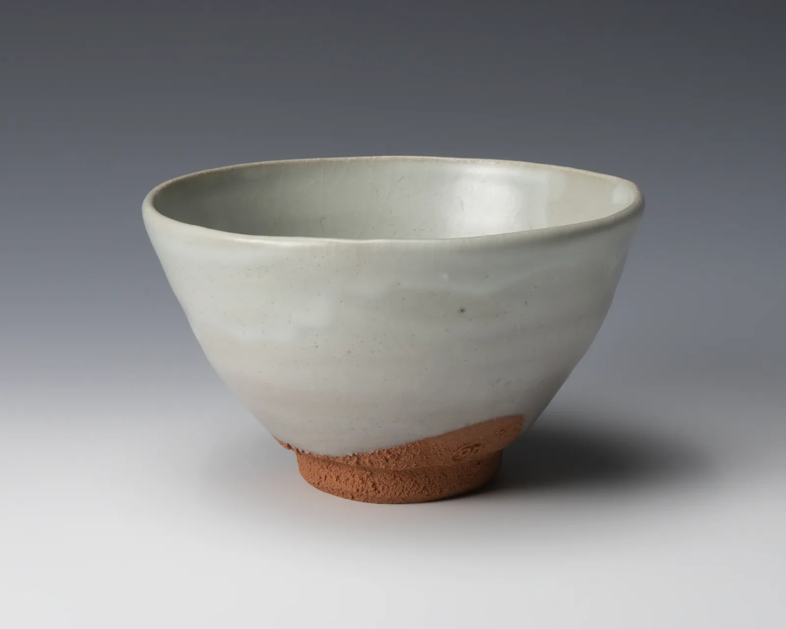 Shimizu Uichi 清水 卯一, Tea bowl with Hōrai ash glaze