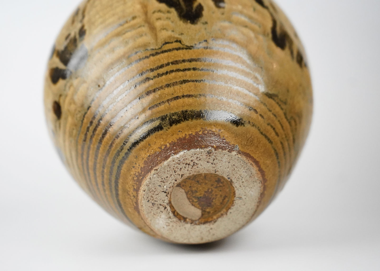 TAMURA Koichi 田村耕一, Flower Vase with Iron Drawing of Grass 野草文花器, 1960's