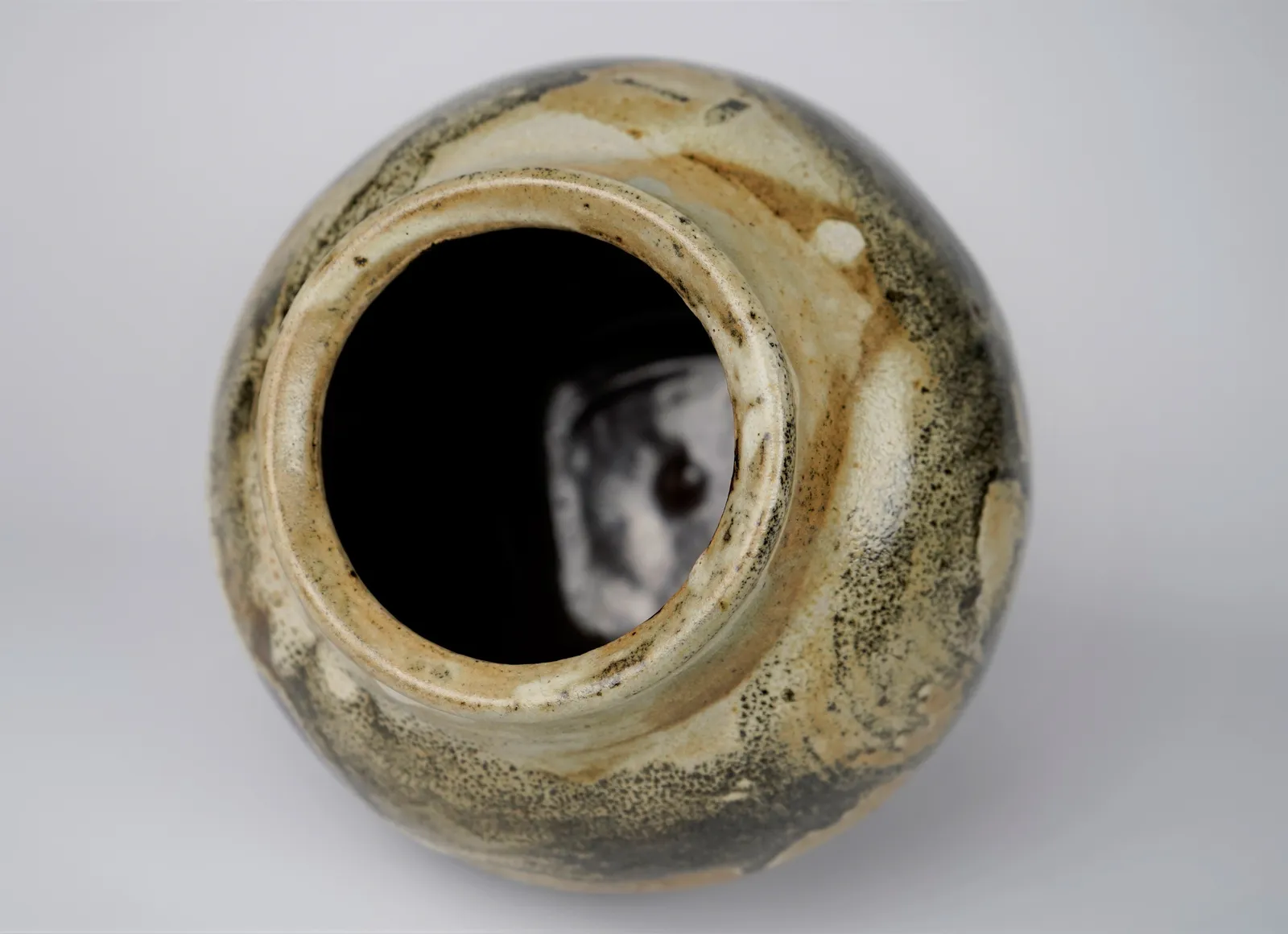 Murata Gen 村田 元, Jar, White and Black Over Persimmon Glaze 柿釉白黒文壺, 1970’s