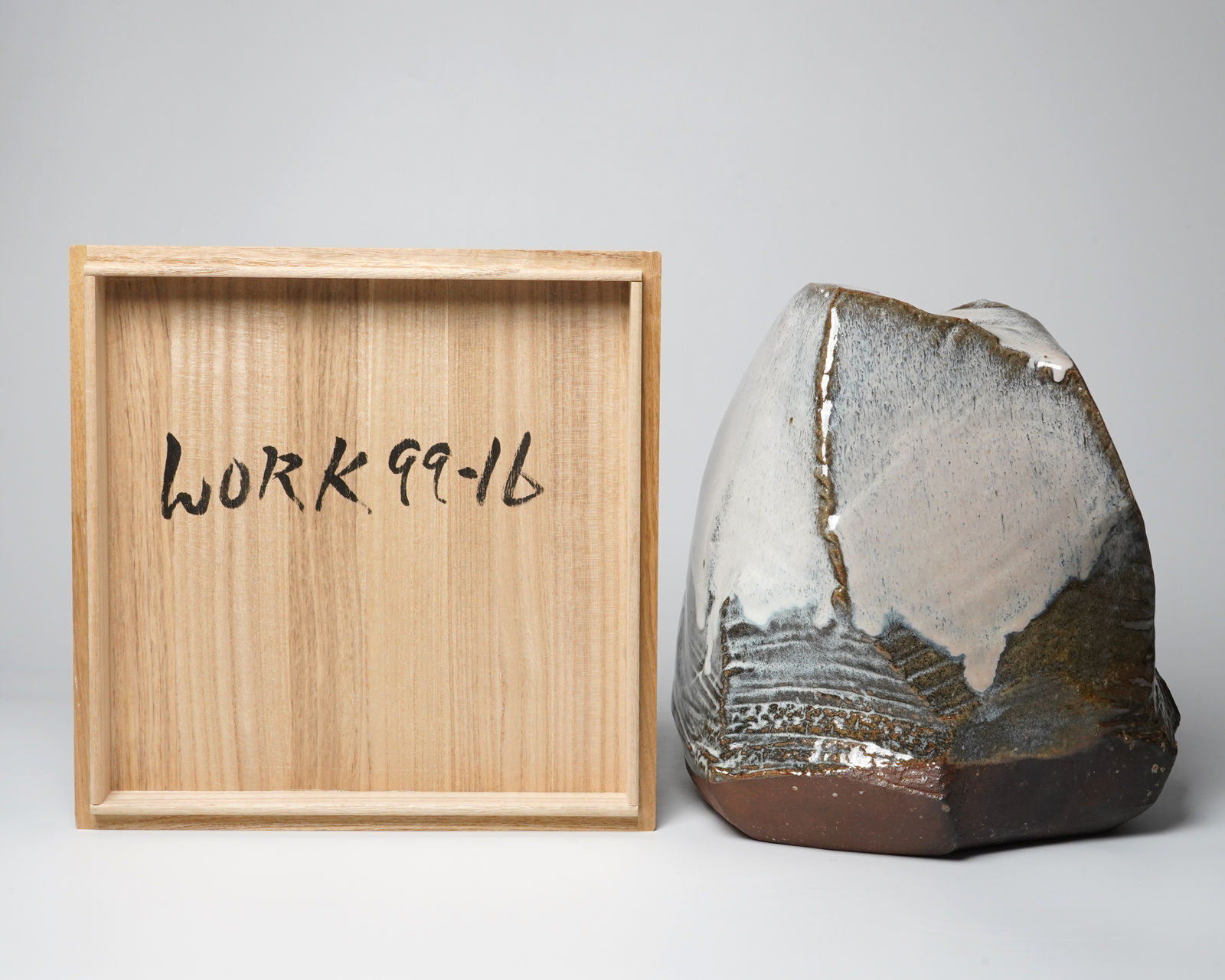 Kaneta Masanao VIII 八代 兼田昌尚, Hagi Glazed Flower Vessel, 1999