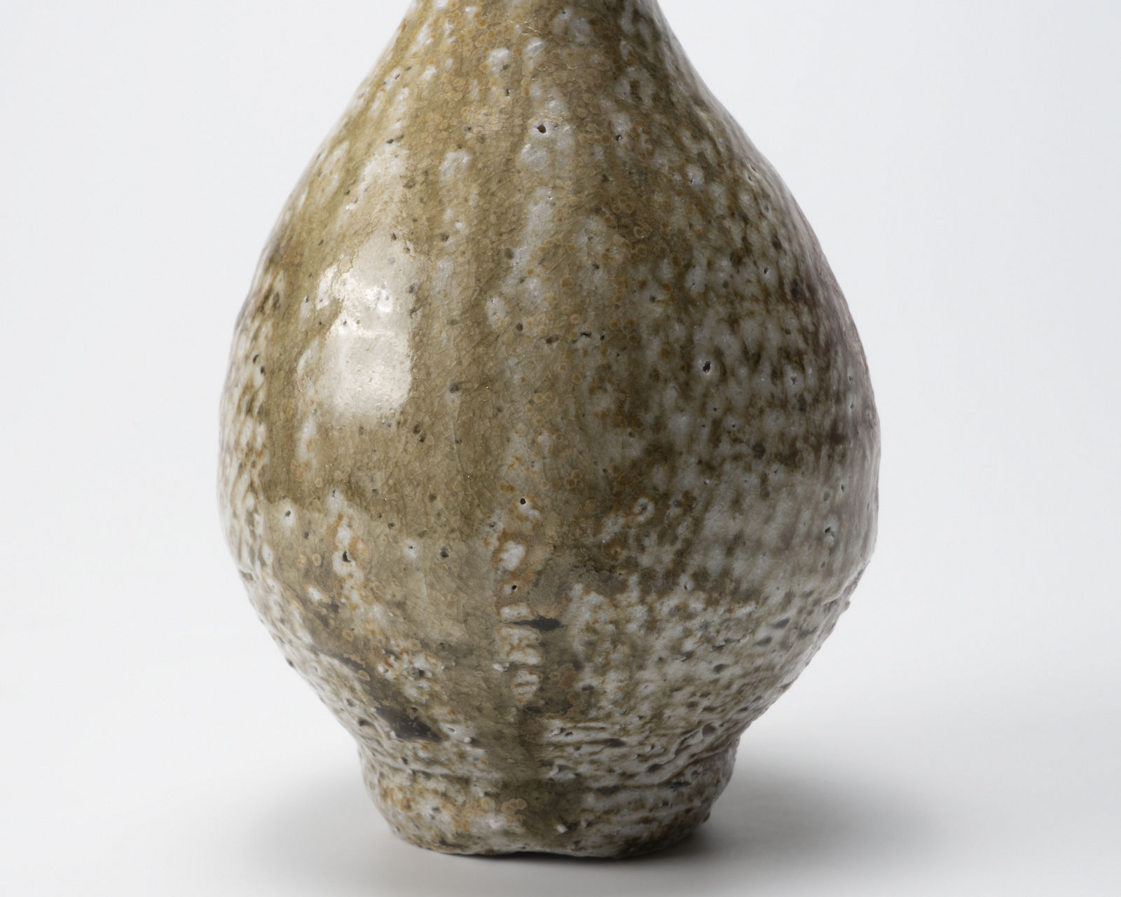 Shimaoka Tatsuzo 島岡達三, Ash glazed sake bottle