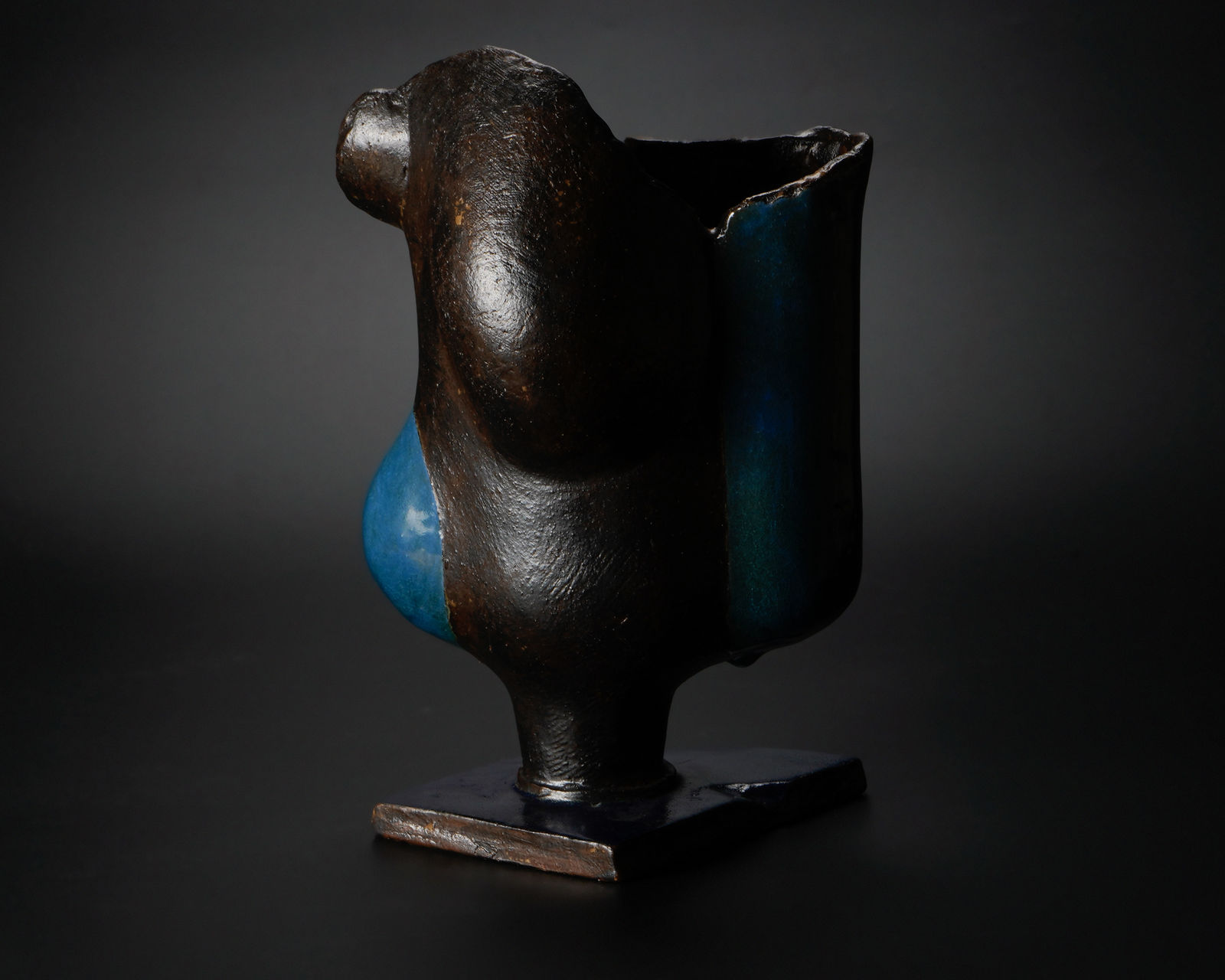 Yanagihara Mutsuo 柳原睦夫, Topological Vessel: The Sound of a Pulse (standing vase with azure glaze) 碧釉トポロ立壺"鼓動を聴く'", 2020