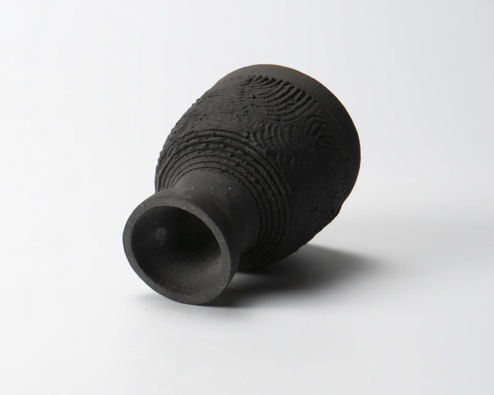 Sakata Jinnai 坂田 甚内, Oxidized smoke sake cup with gold interior 金環杯