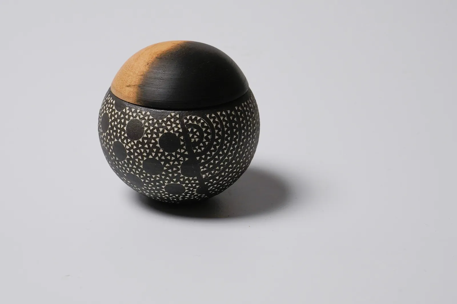 Kitamura Junko 北村純子, Small Container with Natural Persimmon Wood LidNo.4 盒子
