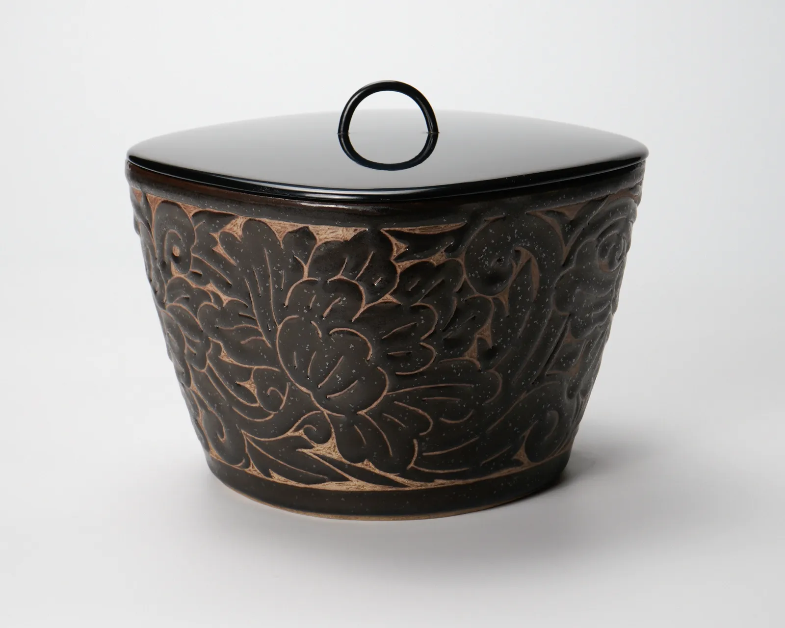 Miyanohara Ken 宮之原 謙, Water Jar with Engraved Peony Patterns, 牡丹文刻釉水指, circa 1965