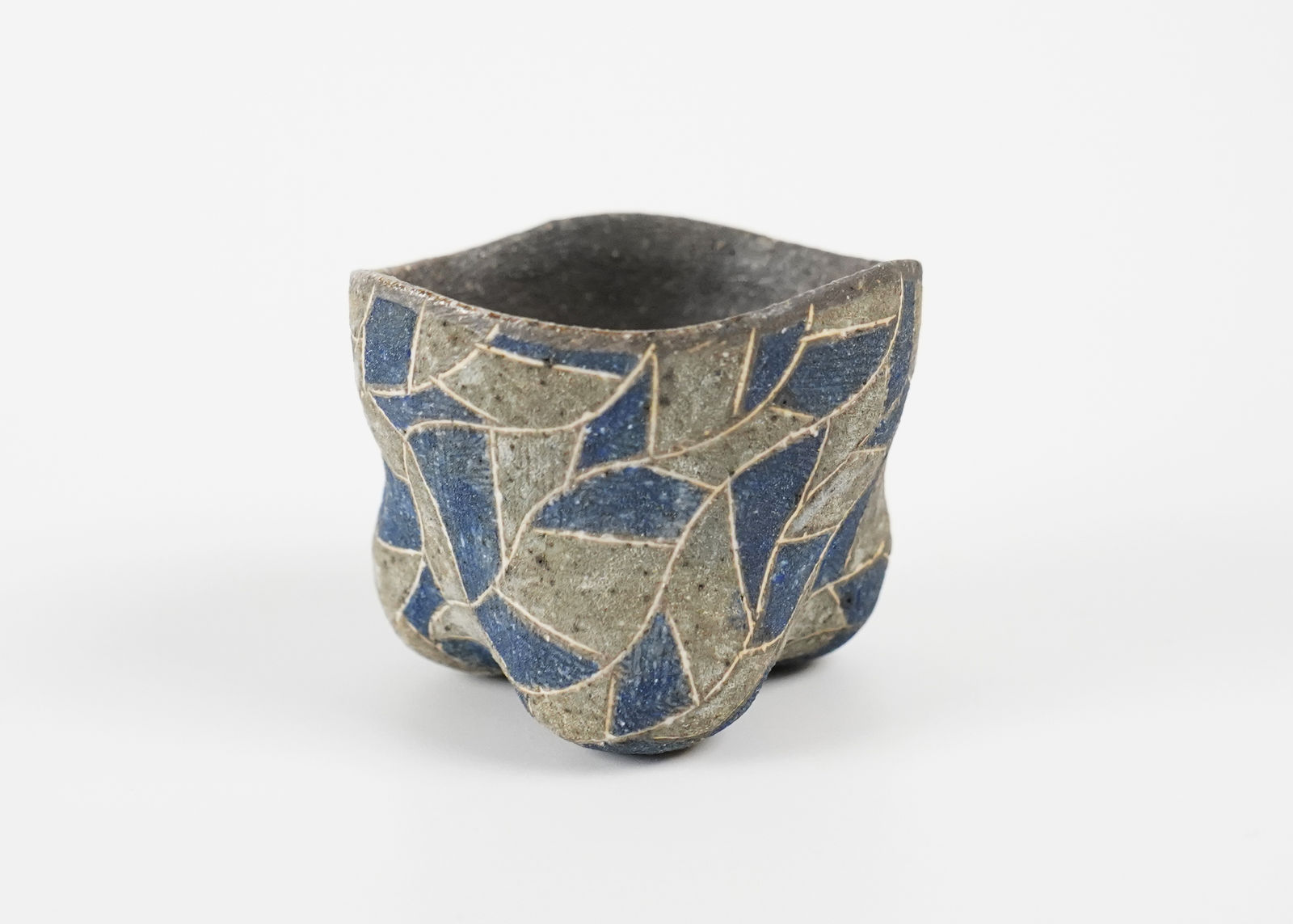 Takeuchi Shingo 竹内真吾, Inlaid Blue Guinomi, 2021