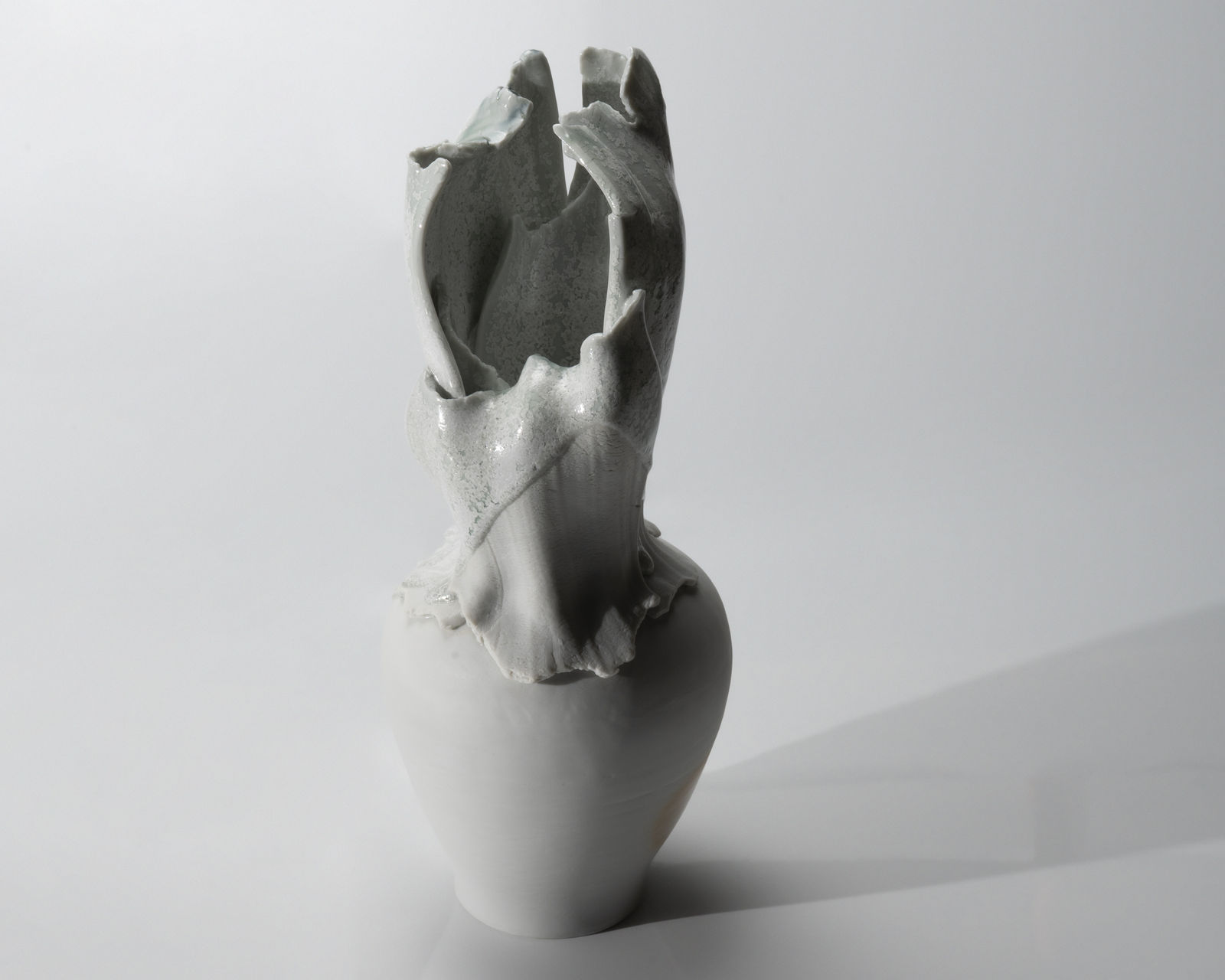 Kato Mami 加藤真美, No.8 Frost glazed flower vase" Kishibe", white, 2023