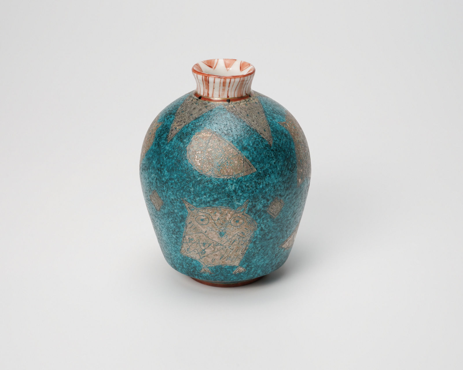 Maeda Masahiro 前田正博, Sake bottle with polychrome enamel (Iro-e) glaze and owl design, Set of 3