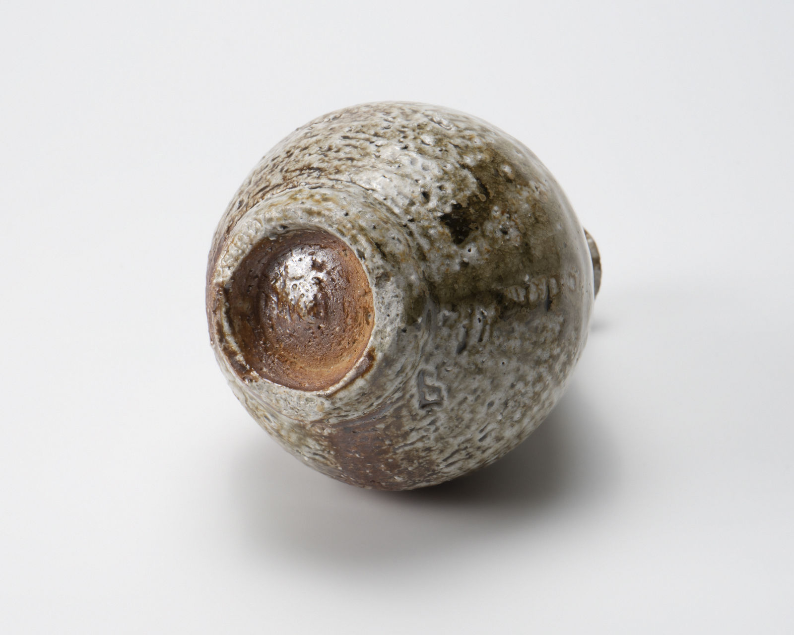 Shimaoka Tatsuzo 島岡達三, Ash glazed sake bottle