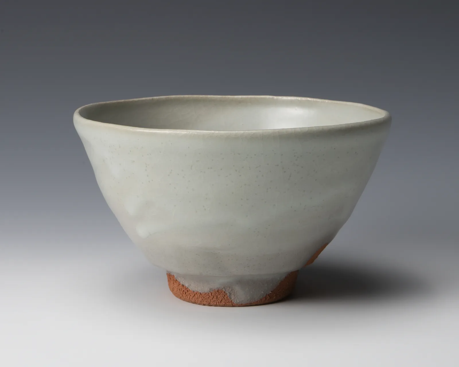 Shimizu Uichi 清水 卯一, Tea bowl with Hōrai ash glaze