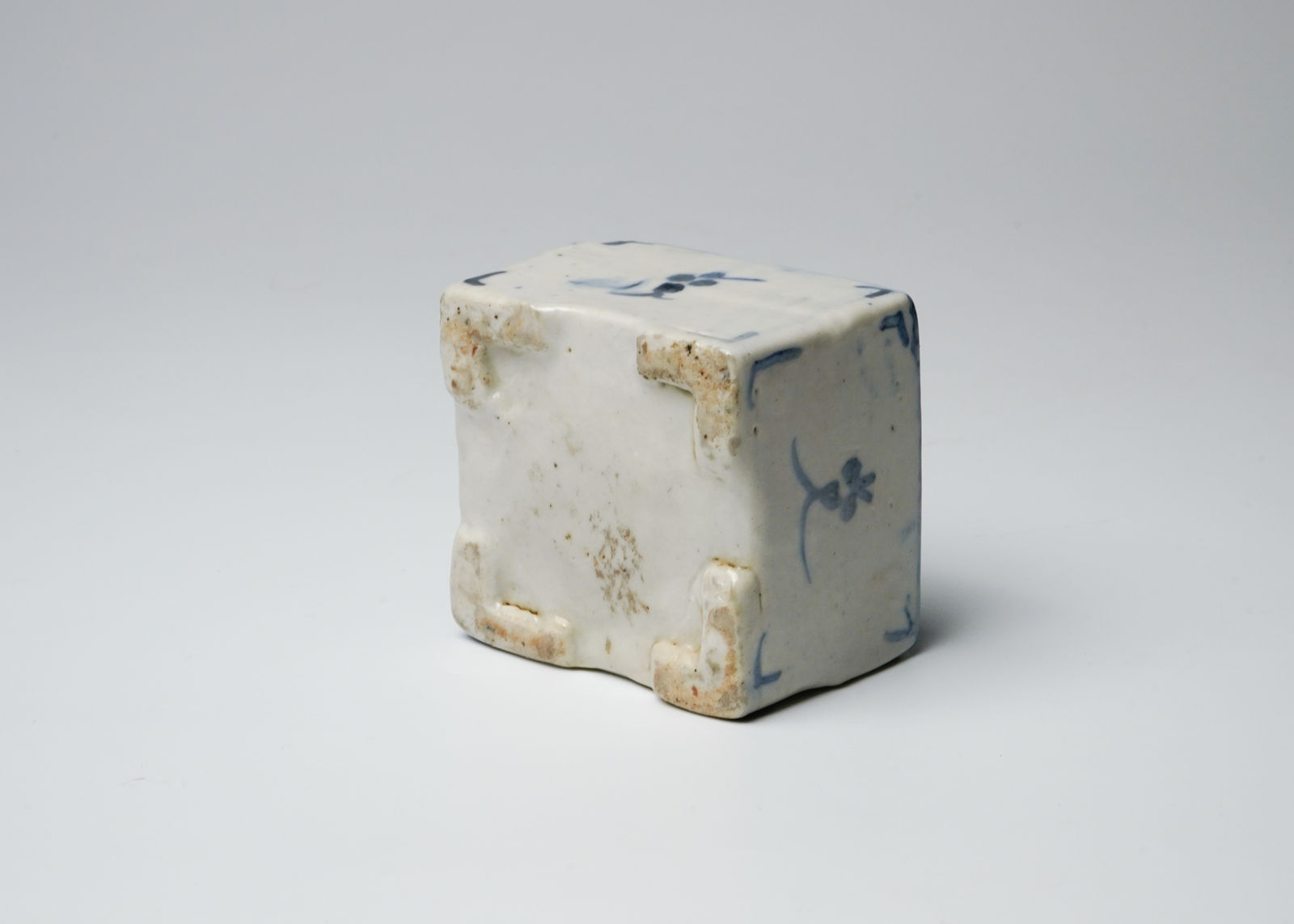Square shaped water dropper with sometsuke 李朝角形染付水滴, Joseon dynasty