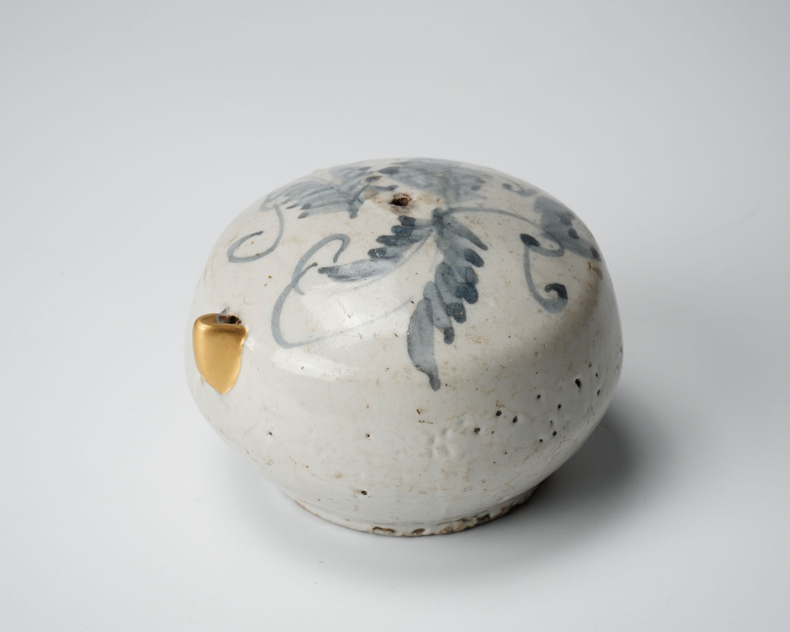 Round sometsuke water dropper with gold