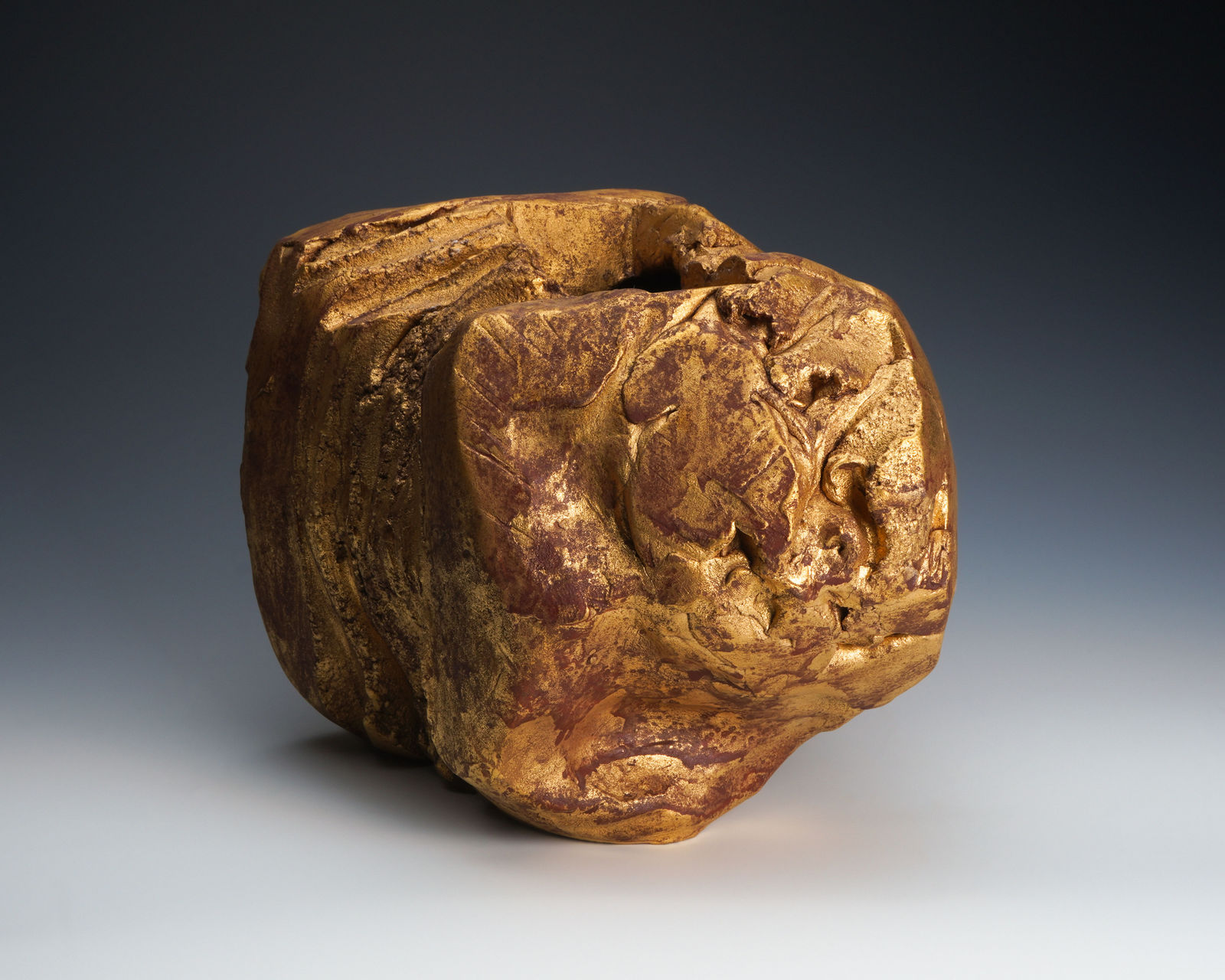 Ishihara Shoji 石原祥嗣, Flower vessel with gold glaze, 1993