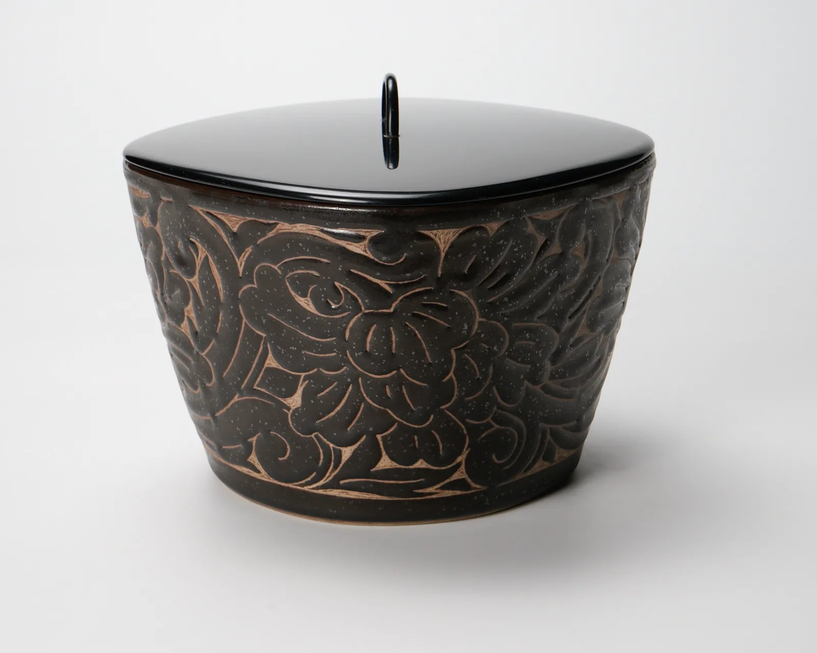 Miyanohara Ken 宮之原 謙, Water Jar with Engraved Peony Patterns, 牡丹文刻釉水指, circa 1965