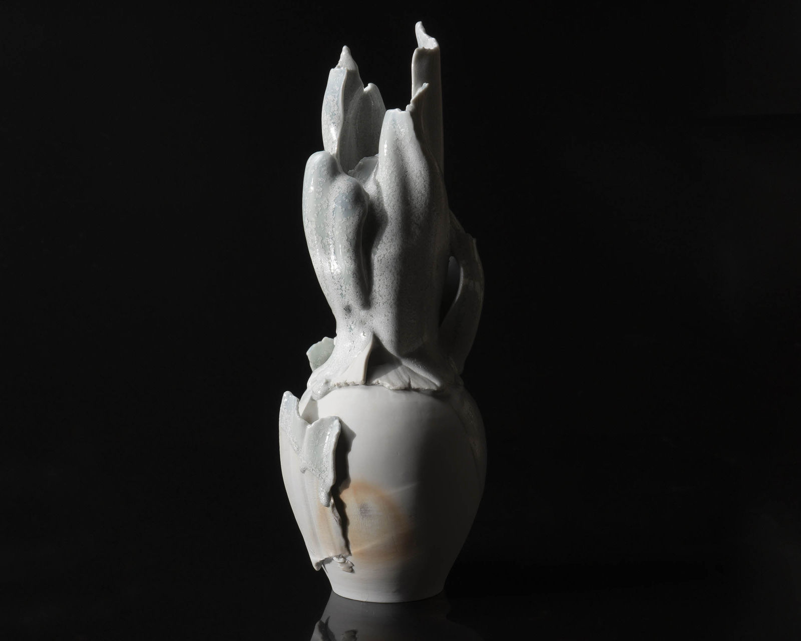 Kato Mami 加藤真美, No. 5 Frost glazed flower vase "Kishibe," white, 2025