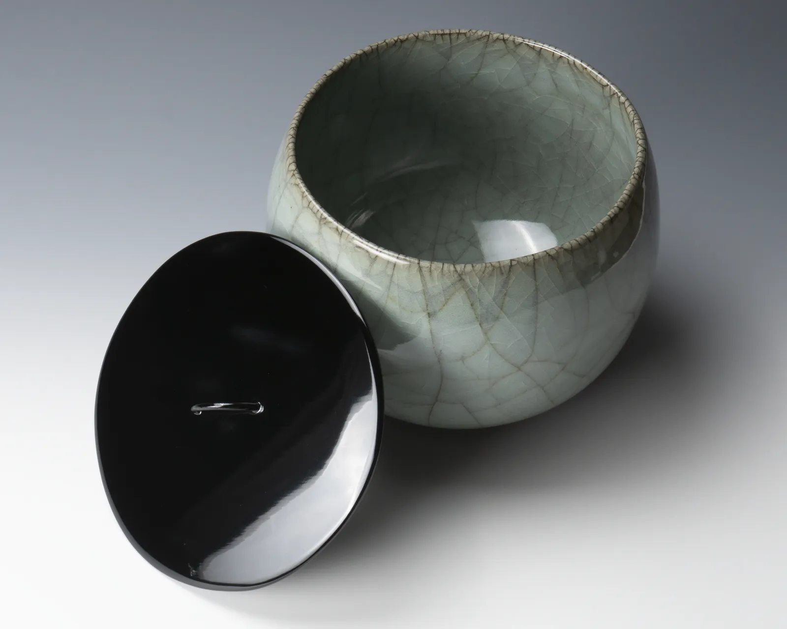 Shimizu Uichi 清水 卯一, Celadon water jar