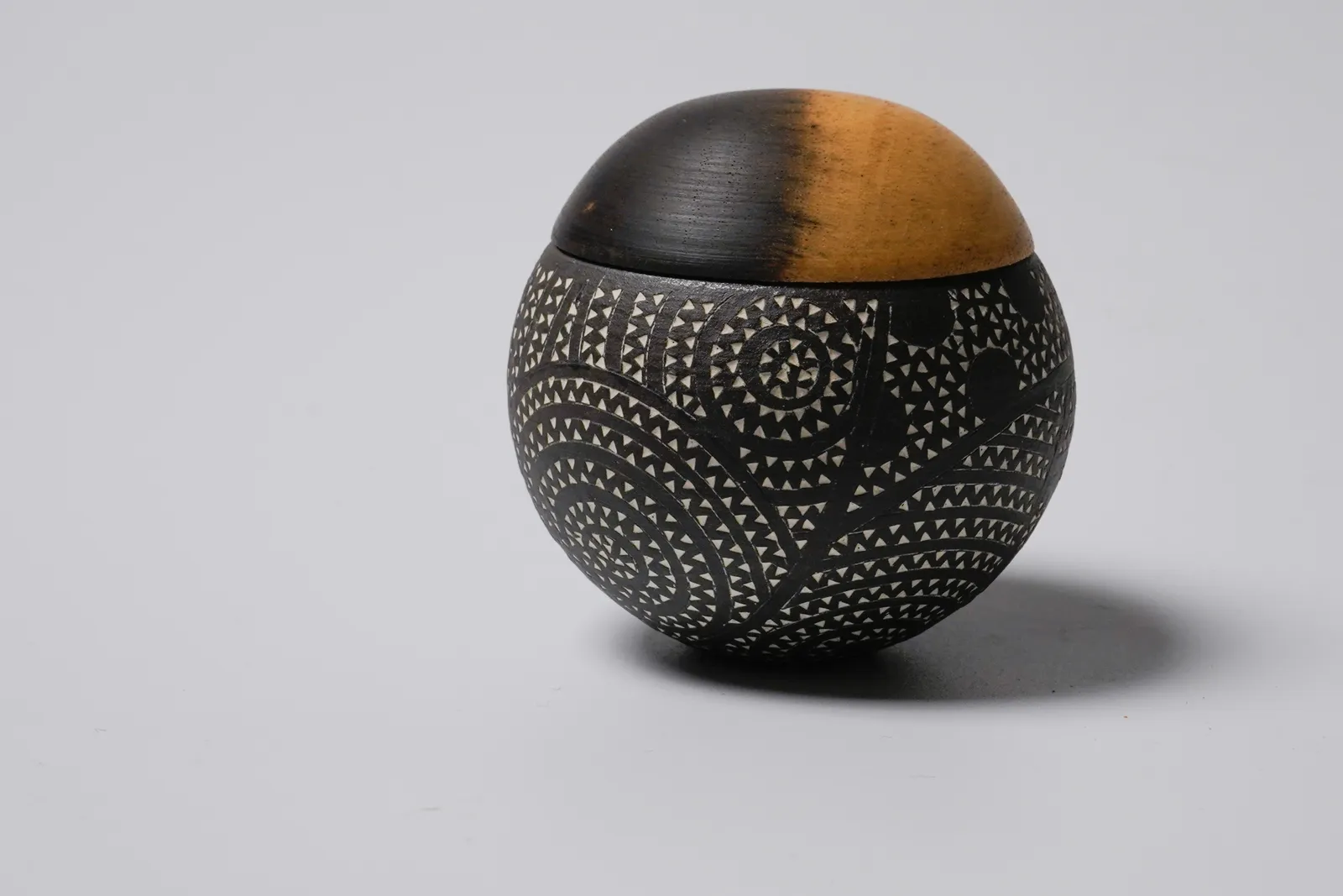 Kitamura Junko 北村純子, Small Container with Natural Persimmon Wood LidNo.4 盒子