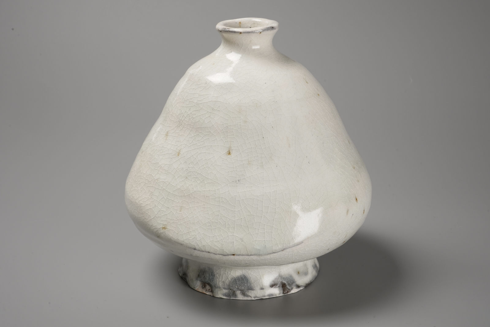 Kondo Seiko 近藤 精宏, Kohiki Jar with Transparent Glaze 粉引扁壺