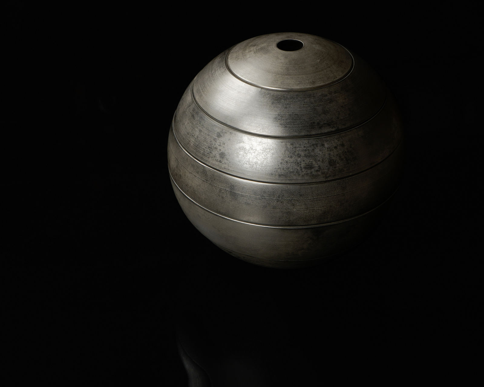 Terauchi Shinji 寺内信二, Five-tiered moon shaped box with silver 本銀彩 Moon Surface 珠型五段重, 2024