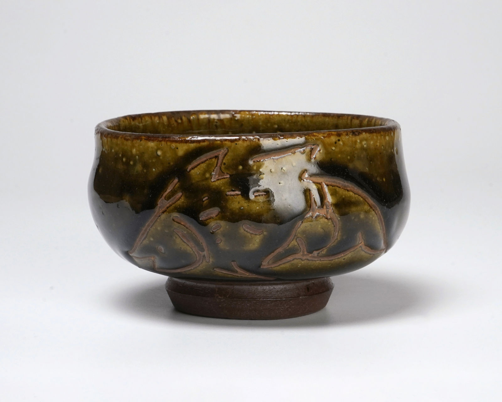 Kinjo Jiro 金城次郎, Teabowl with Fish Drawing 魚紋茶碗