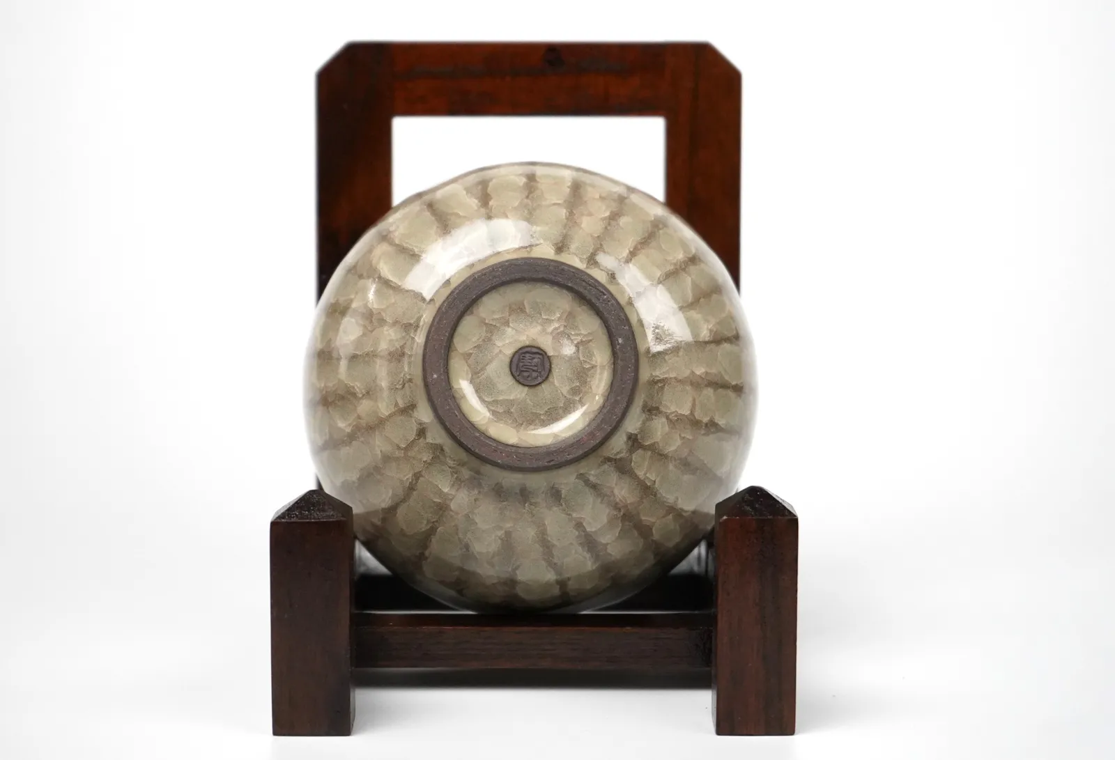 Minegishi Seiko 峯岸勢晃, Beige Colored Teabowl in Cracked Celadon