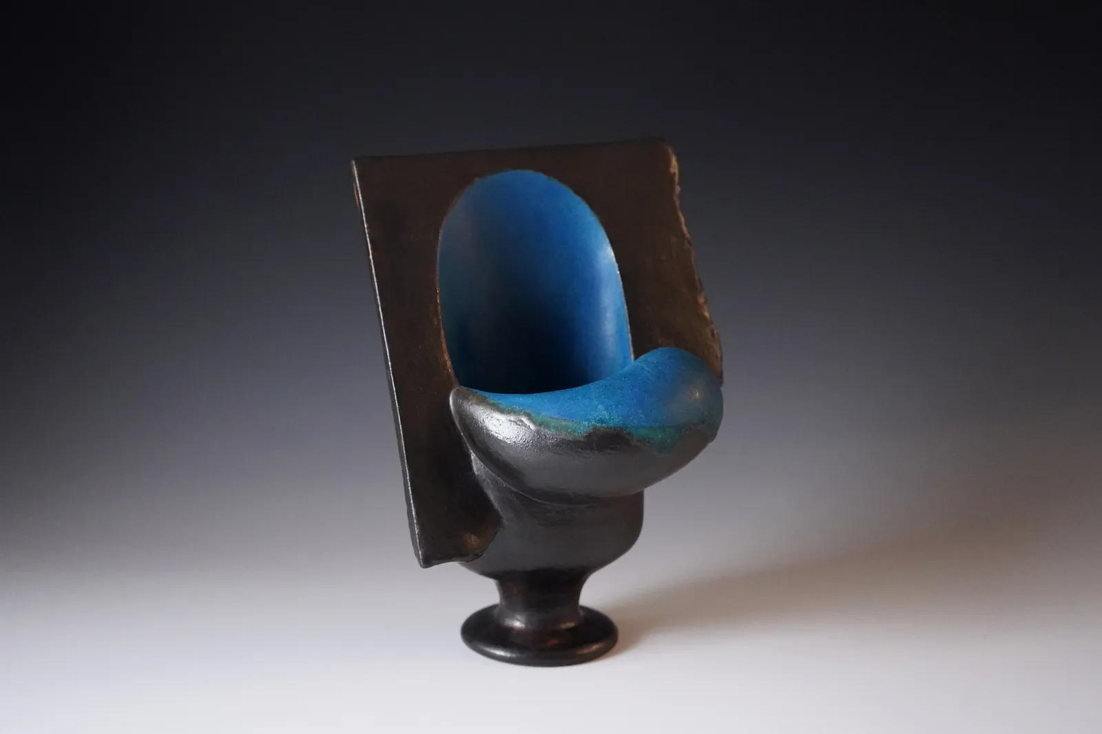 Yanagihara Mutsuo 柳原睦夫, Vessel "where the soul resides" 碧釉壷 “玉の所在”, 2014