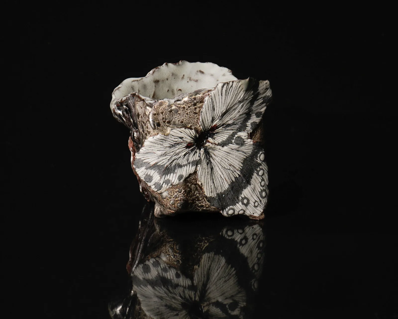 Shingu Sayaka 新宮さやか, No. 15 "Calyx" sake cup 萼容 坏, 2024