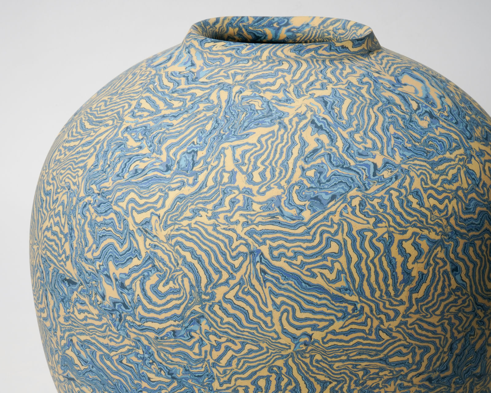 Matsui Kosei 松井康成, Jar with Marble Design 練上風白地壷, 1988