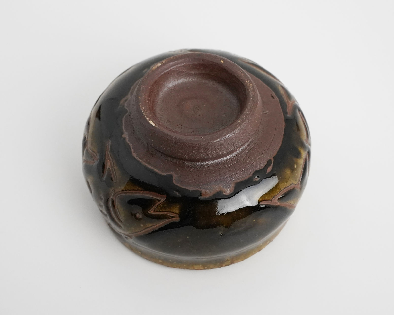 Kinjo Jiro 金城次郎, Teabowl with Fish Drawing 魚紋茶碗