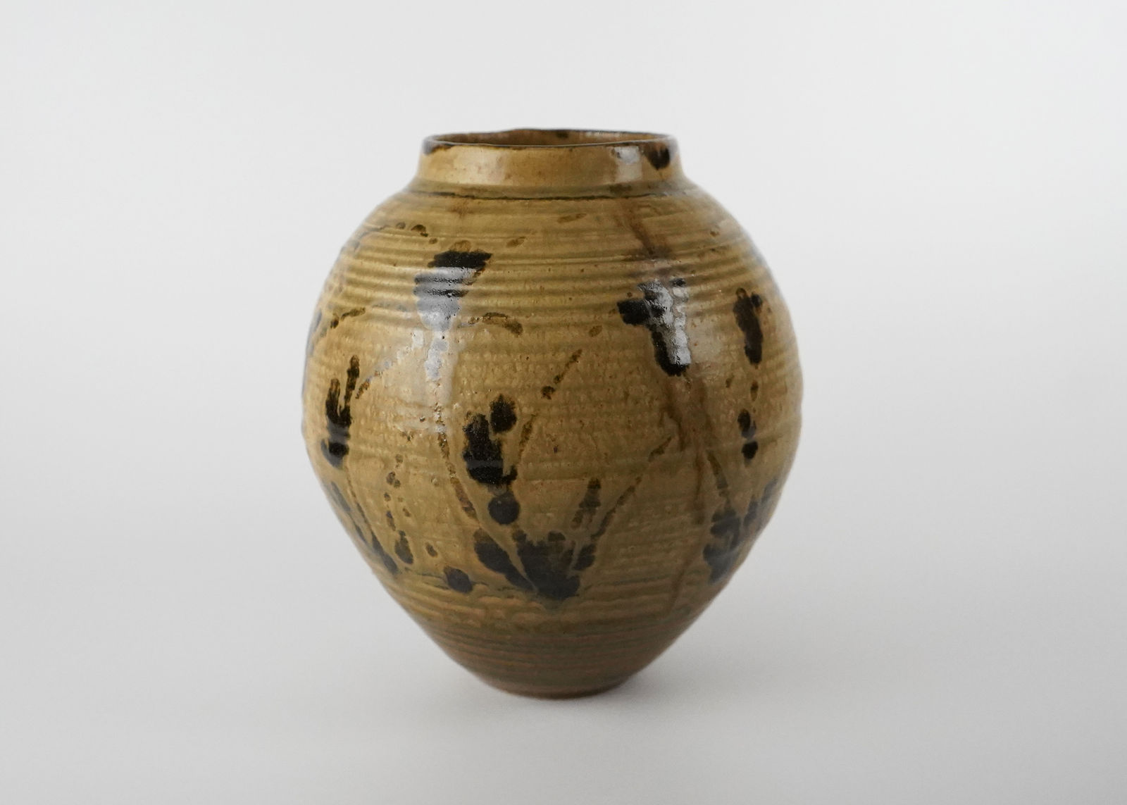 TAMURA Koichi 田村耕一, Flower Vase with Iron Drawing of Grass 野草文花器, 1960's