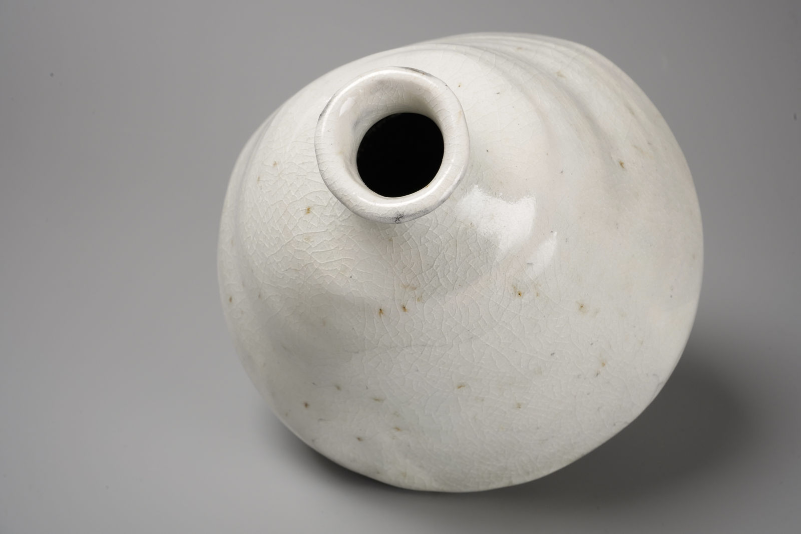 Kondo Seiko 近藤 精宏, Kohiki Jar with Transparent Glaze 粉引扁壺