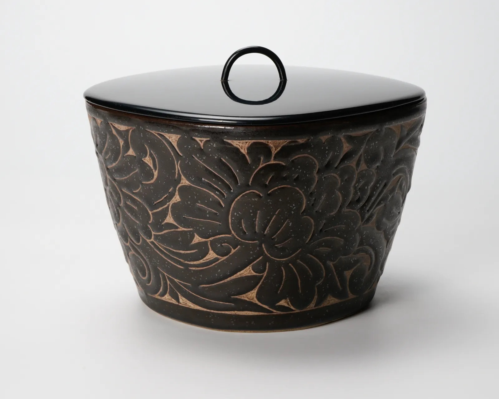 Miyanohara Ken 宮之原 謙, Water Jar with Engraved Peony Patterns, 牡丹文刻釉水指, circa 1965