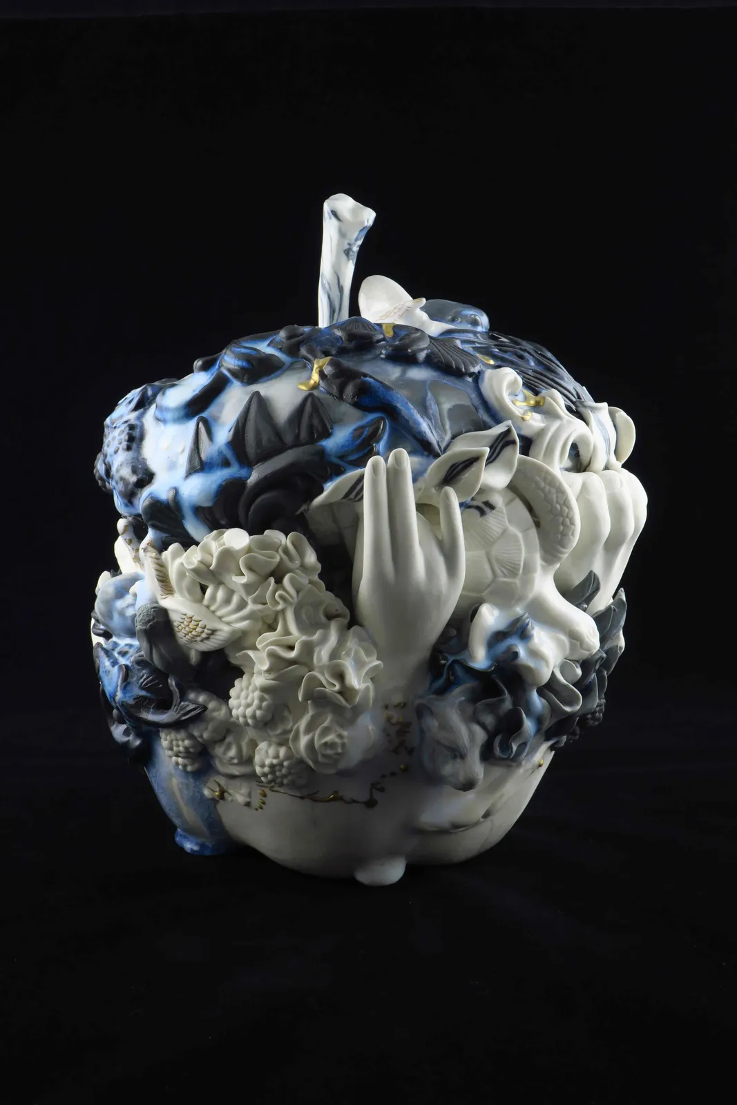 Oishi Sayaka 大石早矢香, Sensitive Apple - Black&White, 2022