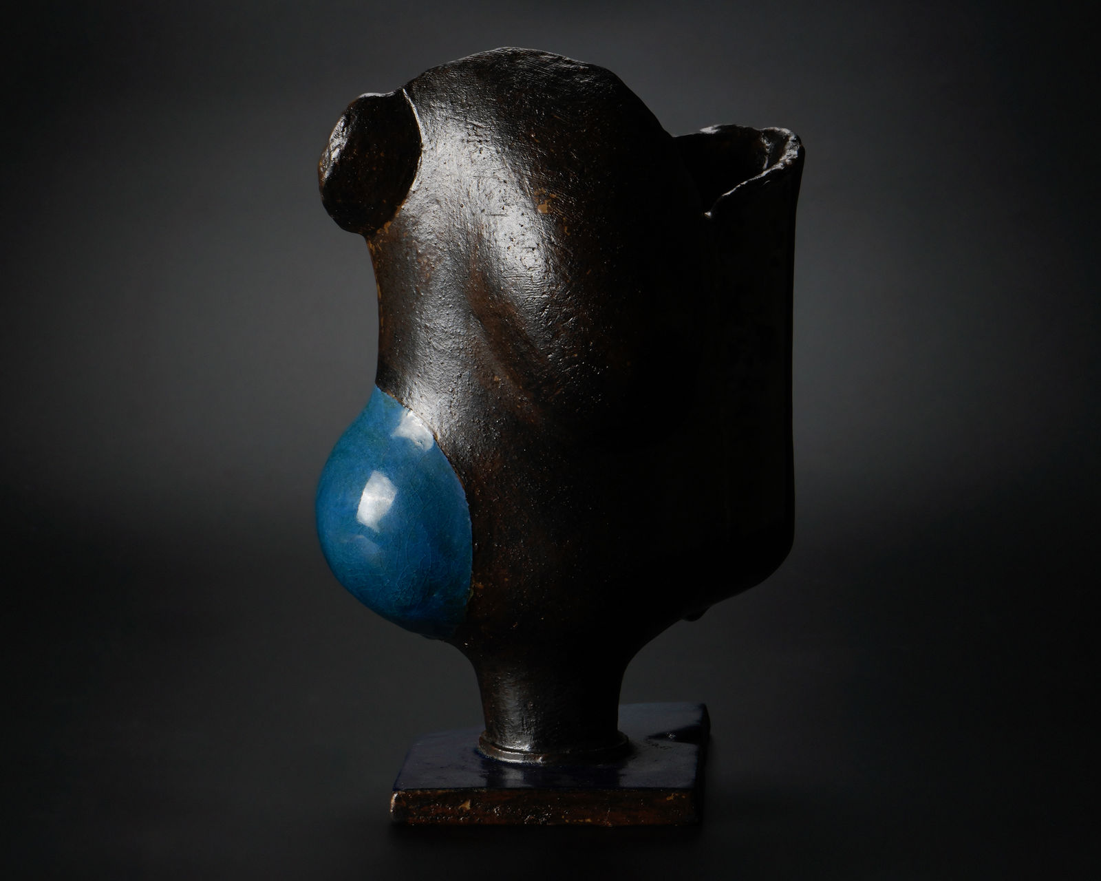 Yanagihara Mutsuo 柳原睦夫, Topological Vessel: The Sound of a Pulse (standing vase with azure glaze) 碧釉トポロ立壺"鼓動を聴く'", 2020