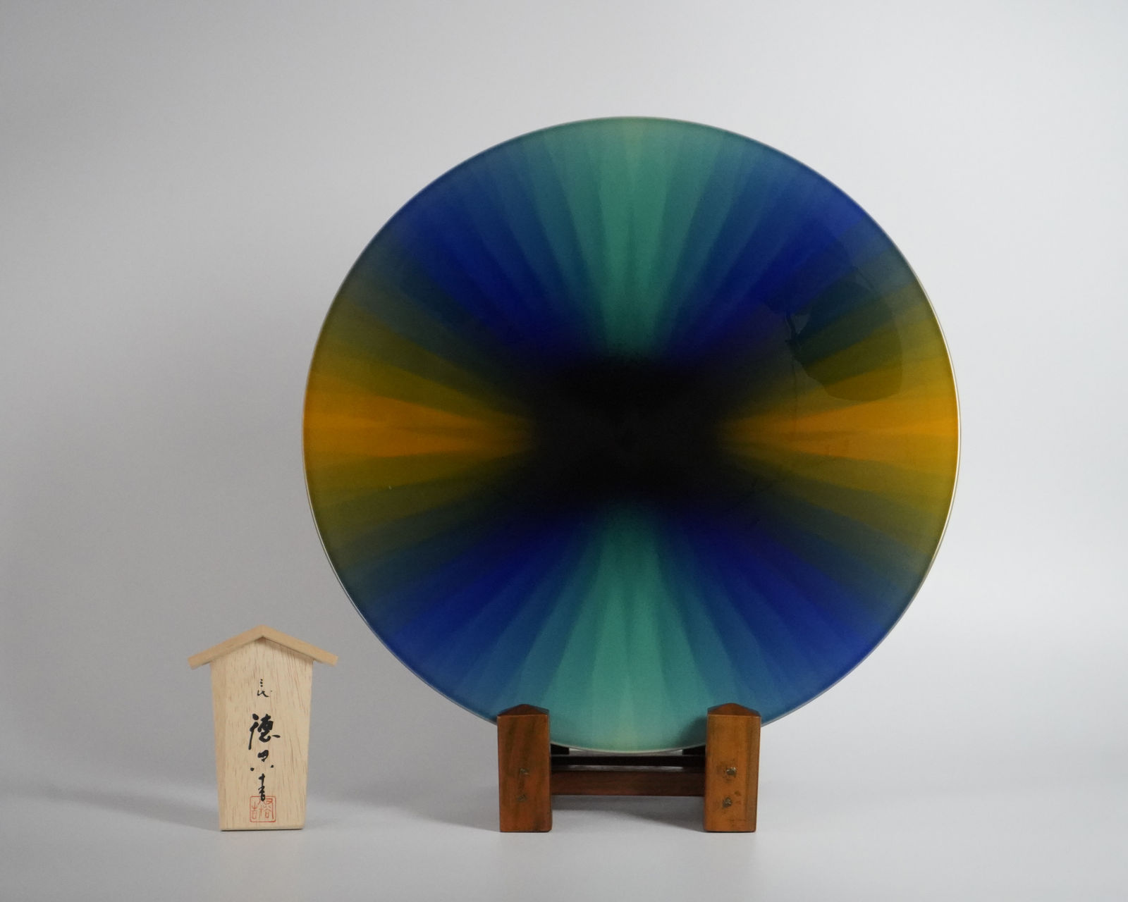 TOKUDA Yasokichi Ⅲ 3代 徳田八十吉, Plate with Polychrome Enamel Overglaze 旋律