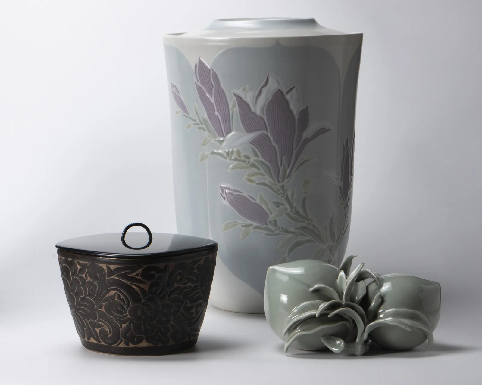 Miyanohara Ken 宮之原 謙, Jar with Polychrome Magnolia Design, 彩磁木蓮文壷, 1970s