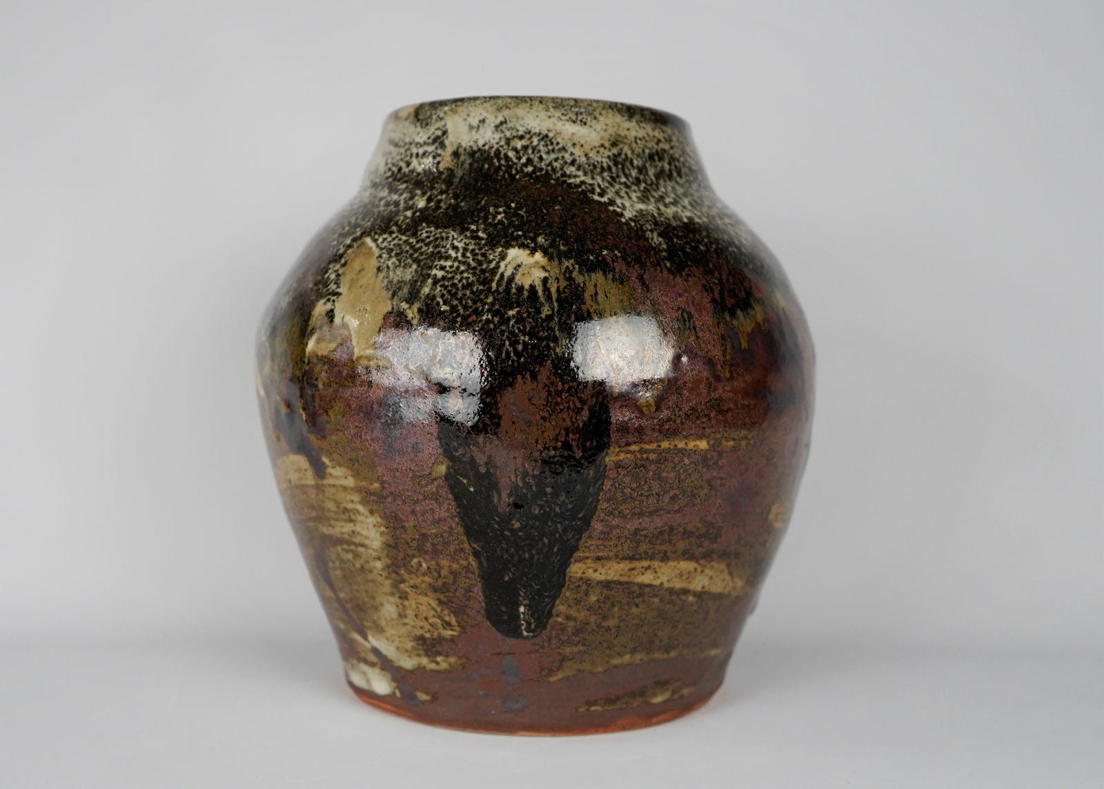Murata Gen 村田 元, Jar, Black Iron on Rice Husk Glaze 糠白釉鉄砂黒文壺