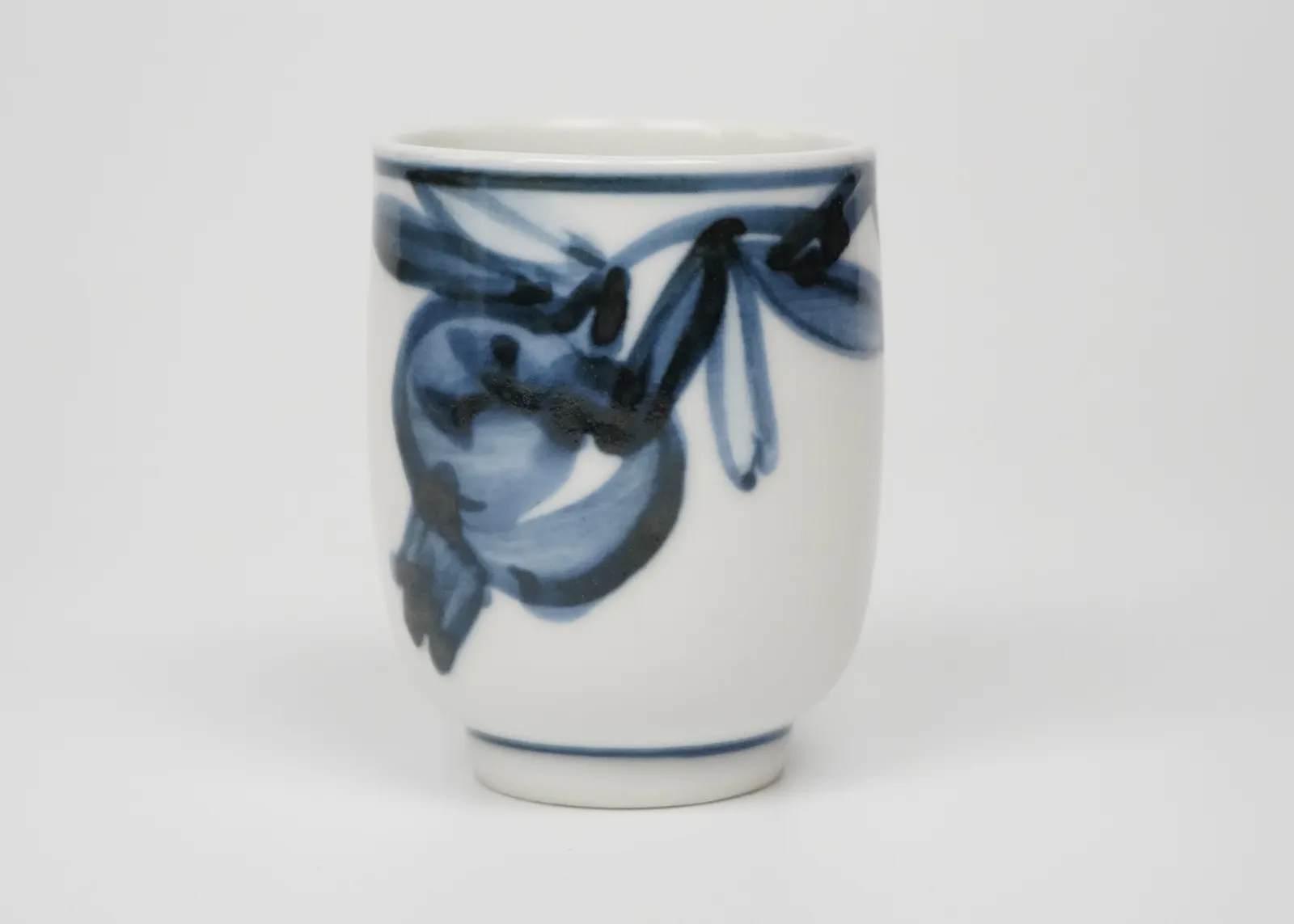 Kondo Yuzo 近藤悠三, Yunomi With Pomegranate Drawing 柘榴 湯呑