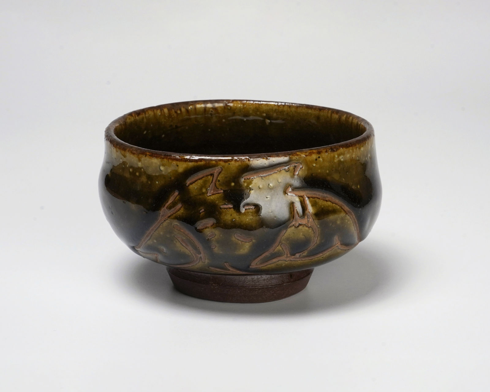 Kinjo Jiro 金城次郎, Teabowl with Fish Drawing 魚紋茶碗