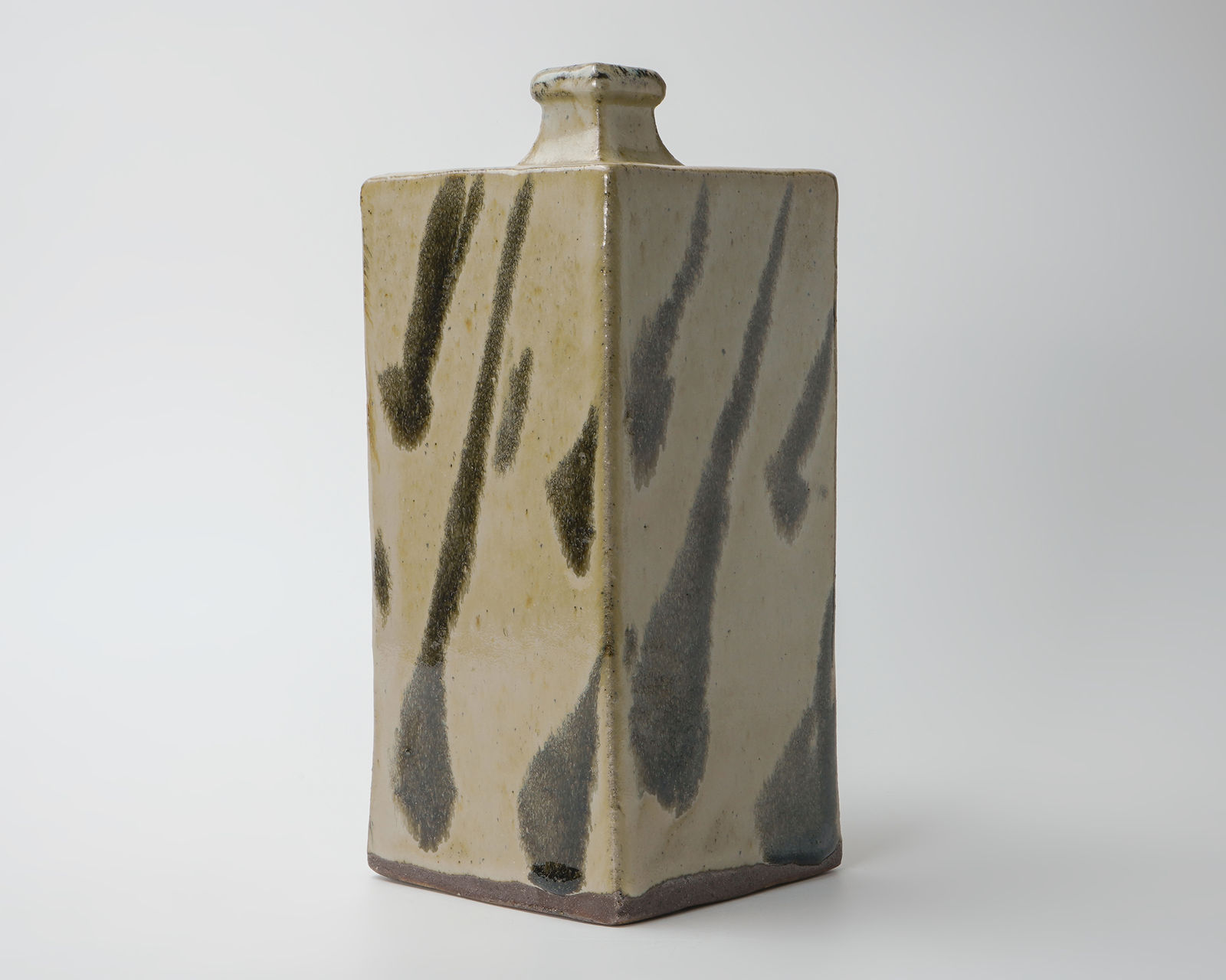Hamada Shoji 濱田庄司, Square bottle with poured iron oxide glaze decoration