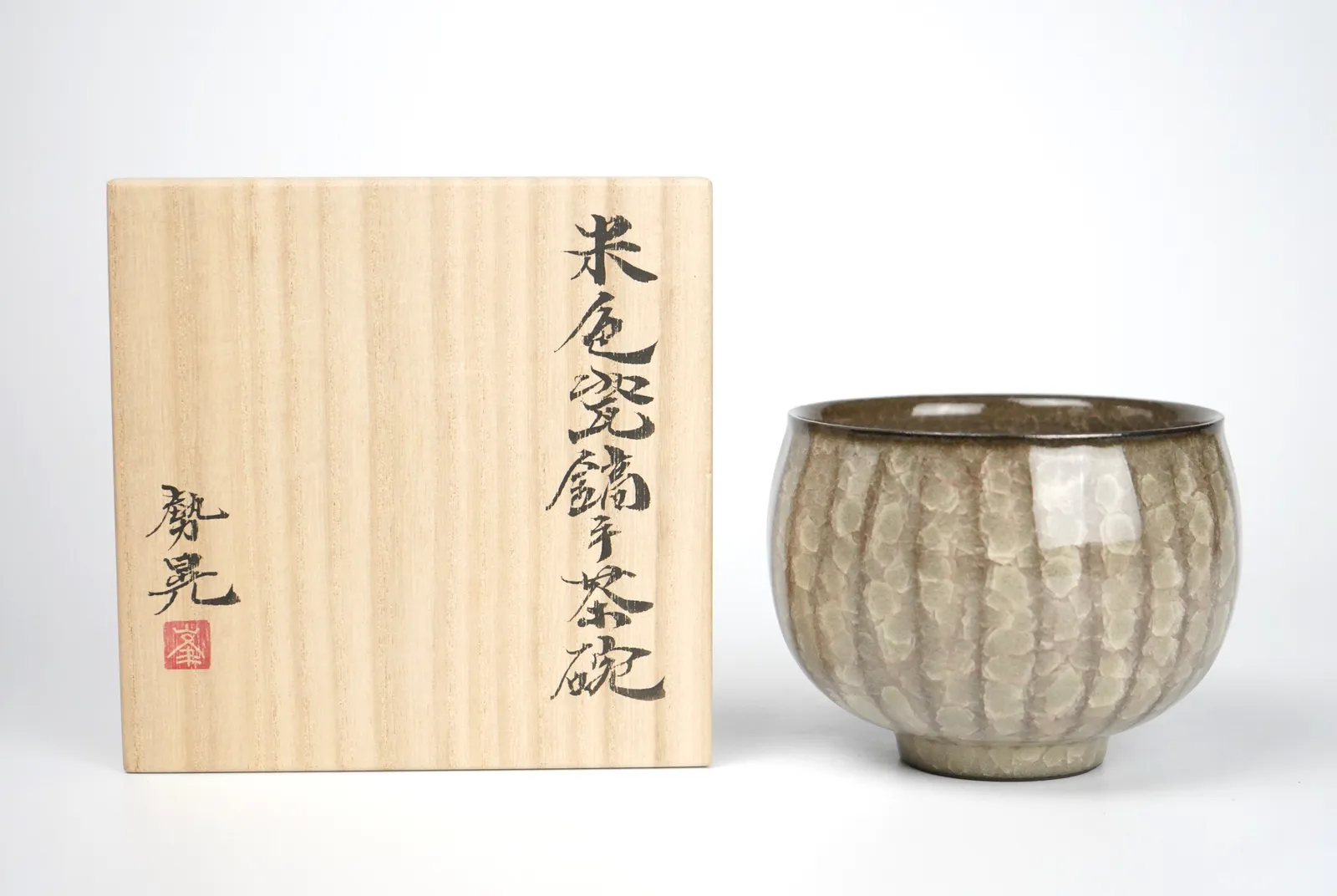 Minegishi Seiko 峯岸勢晃, Beige Colored Teabowl in Cracked Celadon