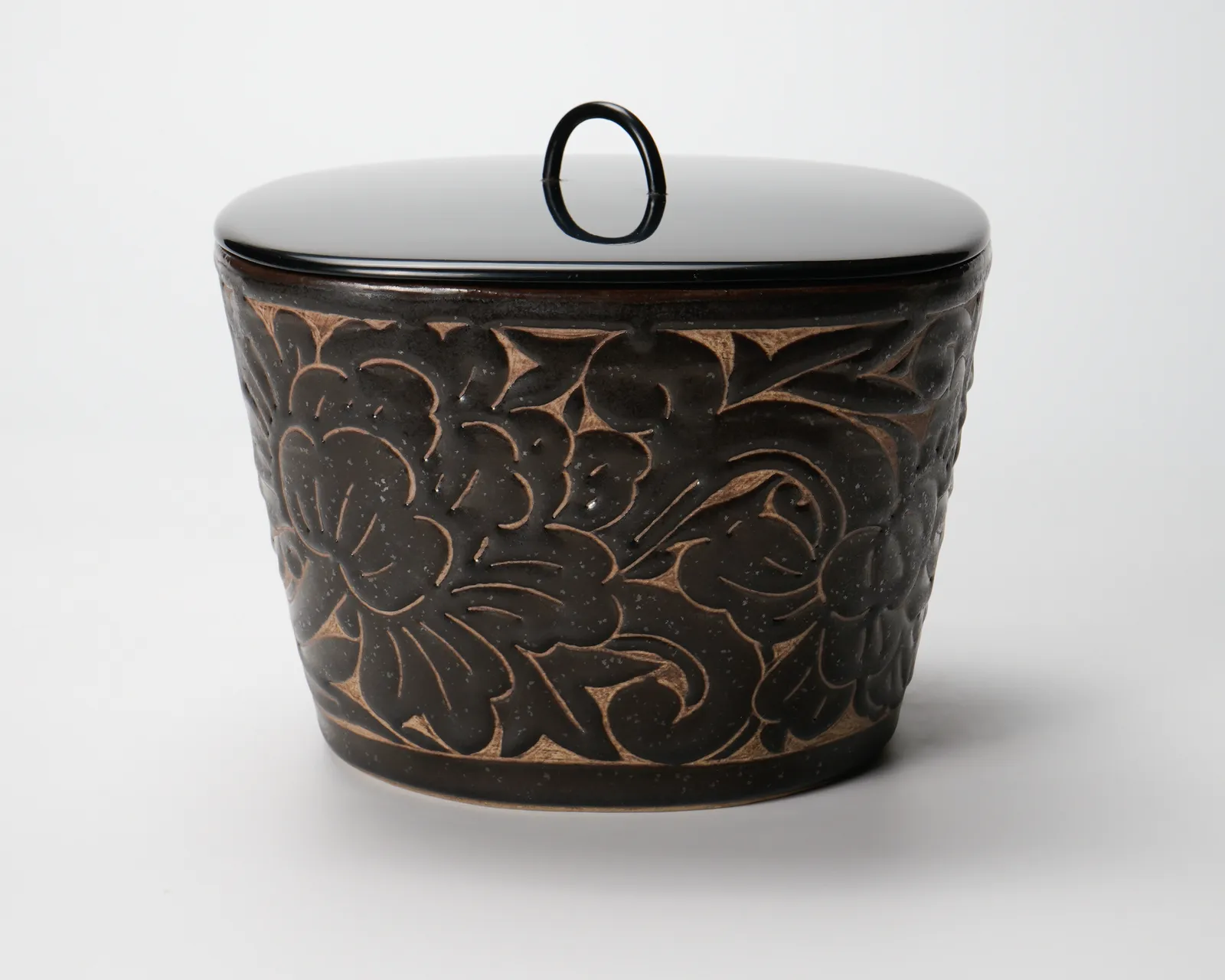 Miyanohara Ken 宮之原 謙, Water Jar with Engraved Peony Patterns, 牡丹文刻釉水指, circa 1965